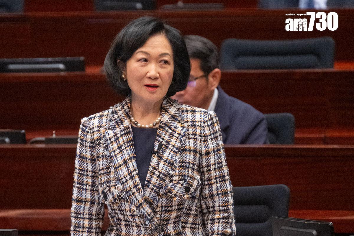 身兼行政會議成員的葉劉淑儀投贊成票。(資料圖片)