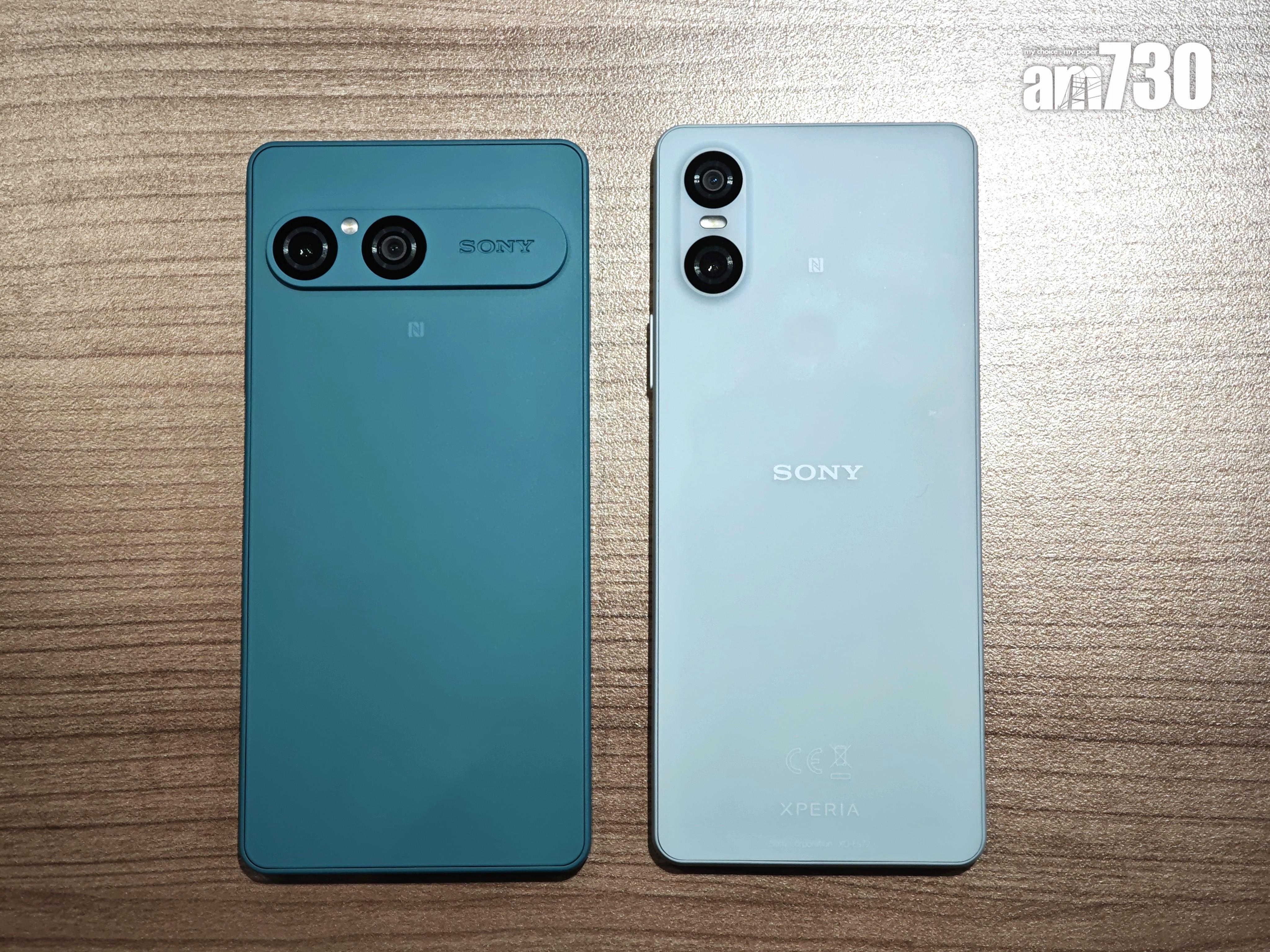 Sony Xperia 10 VII與上代VI(右)對比明顯較闊。