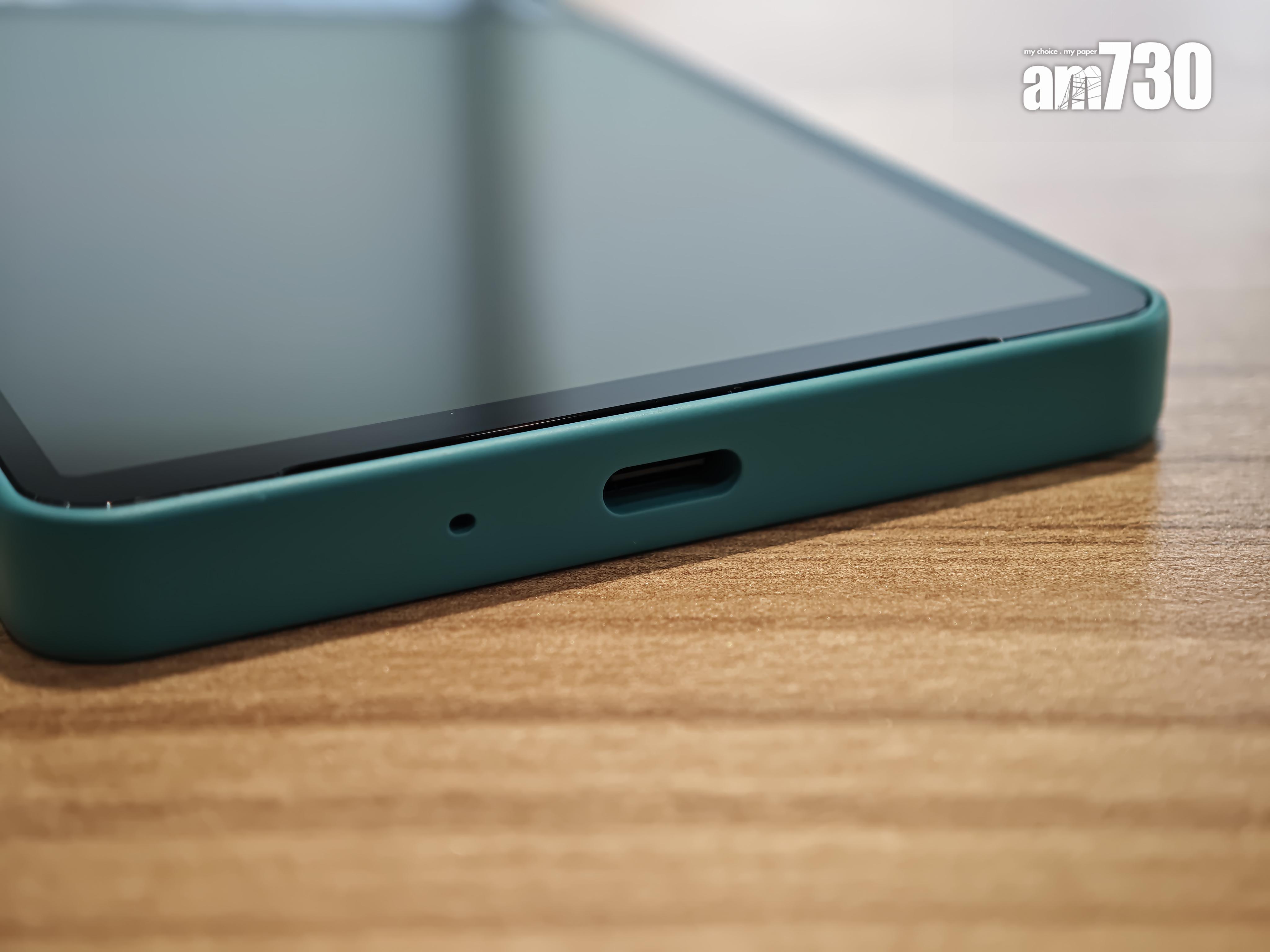 Sony Xperia 10 VII下方有充電插孔及喇叭。