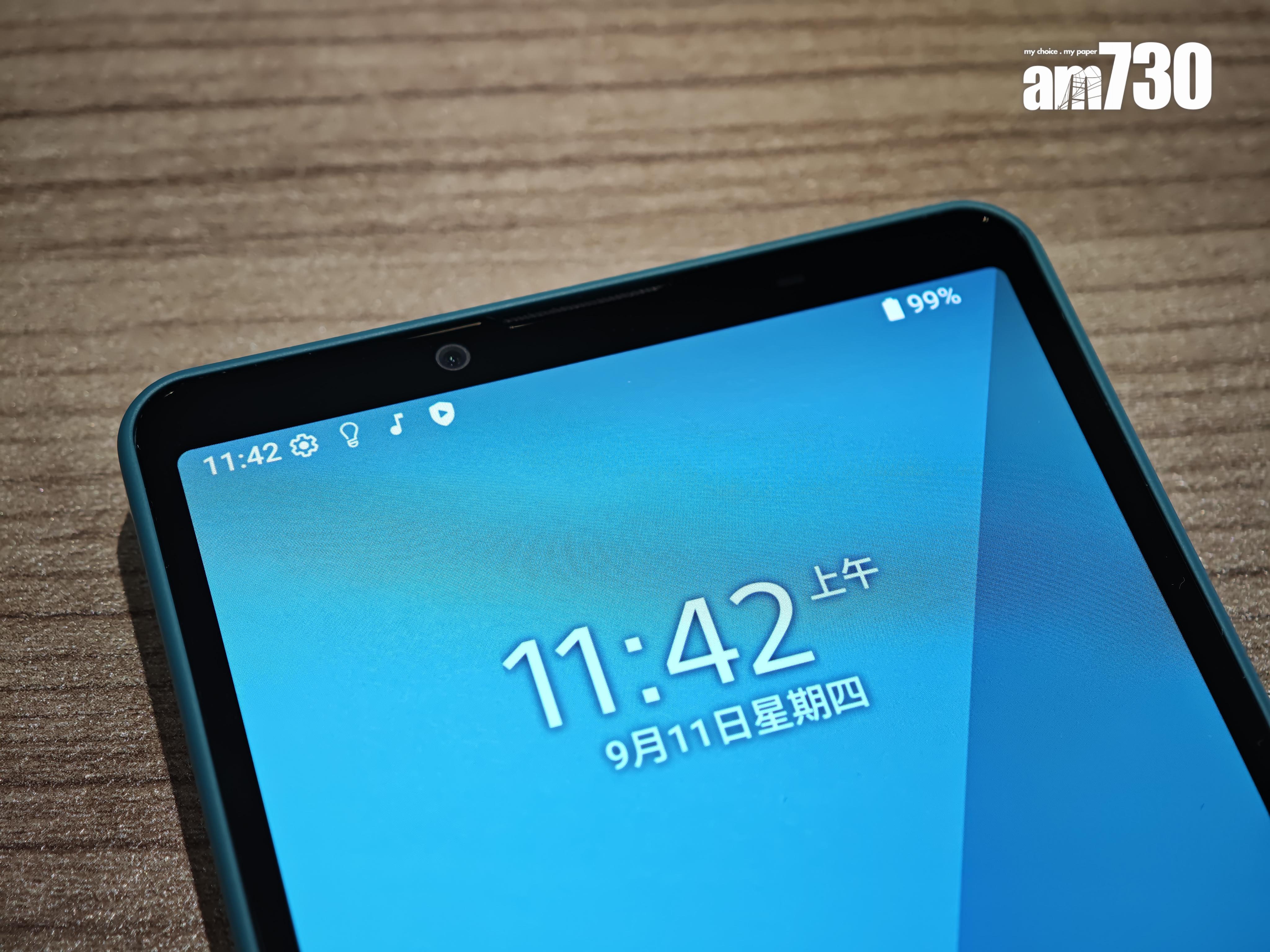 Sony Xperia 10 VII上方邊框較厚,自拍鏡頭非置中。