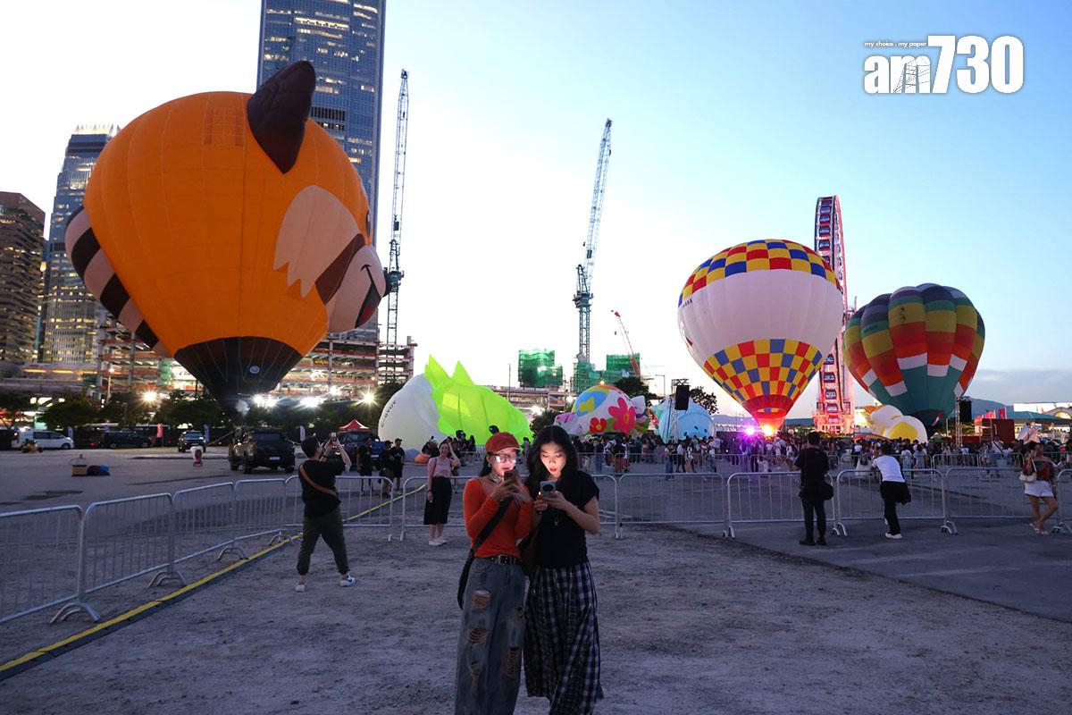 香港國際熱氣球節一連4日在中環海濱舉行,惟因未獲政府批准,熱氣球不得接載公眾。(林俊源攝)