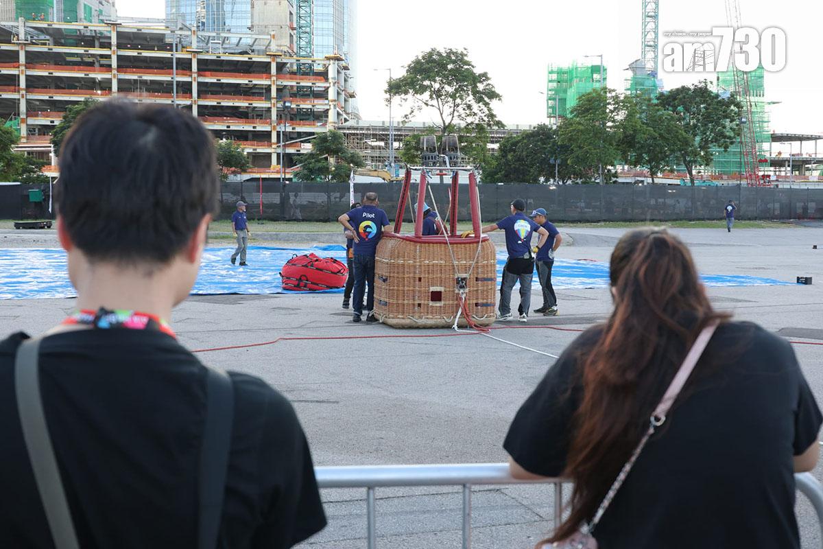 香港國際熱氣球節一連4日在中環海濱舉行,惟因未獲政府批准,熱氣球不得接載公眾。(林俊源攝)