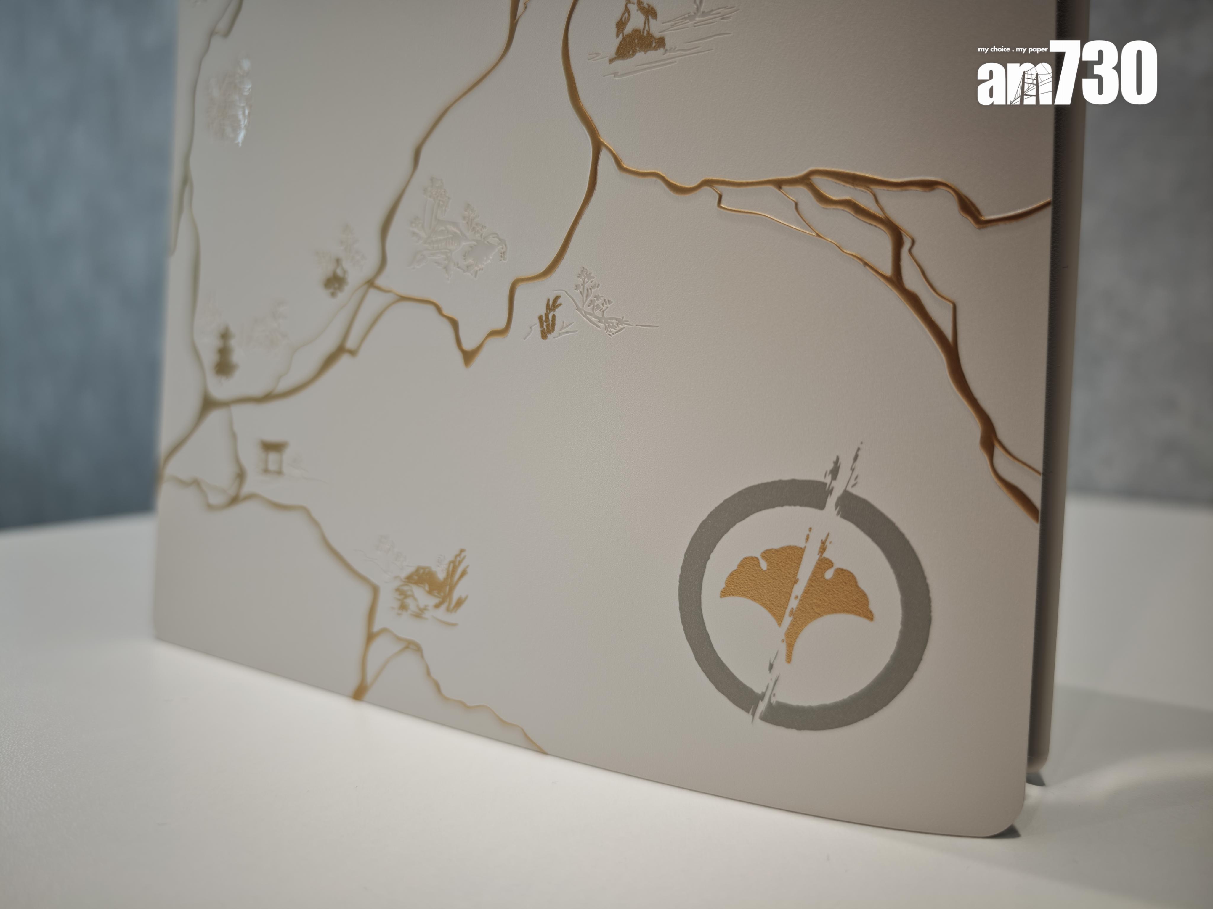 主機機身右下角及背面都有標記點綴。