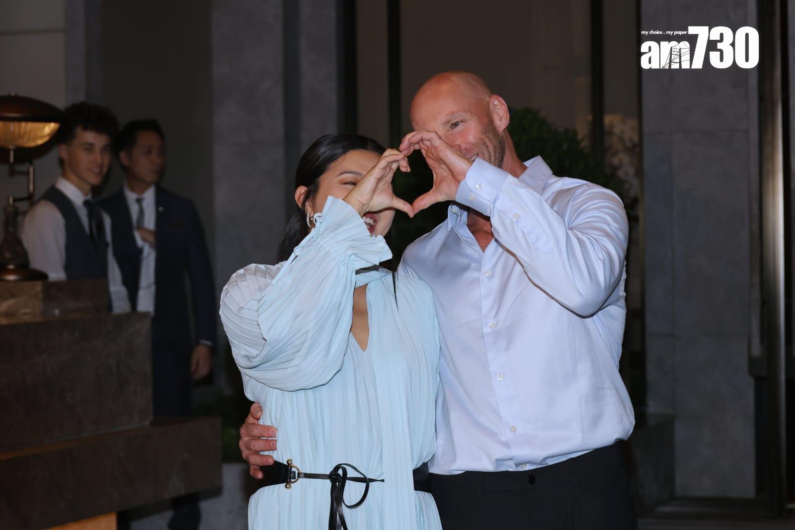 鄧小巧與丈夫 (林俊源攝)