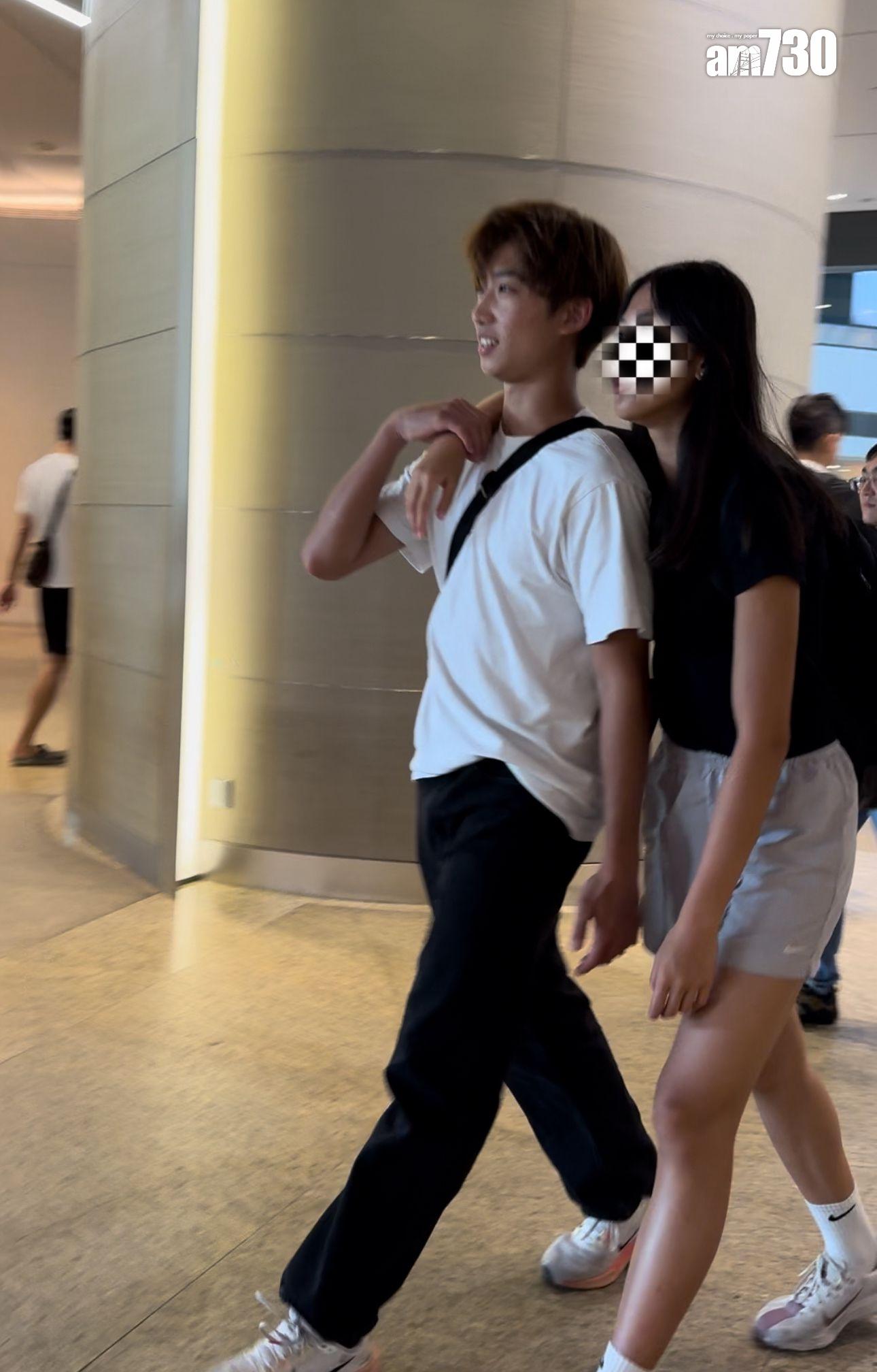 林銘夫被女友甜蜜搭膊相當受落。 (娛樂組攝)