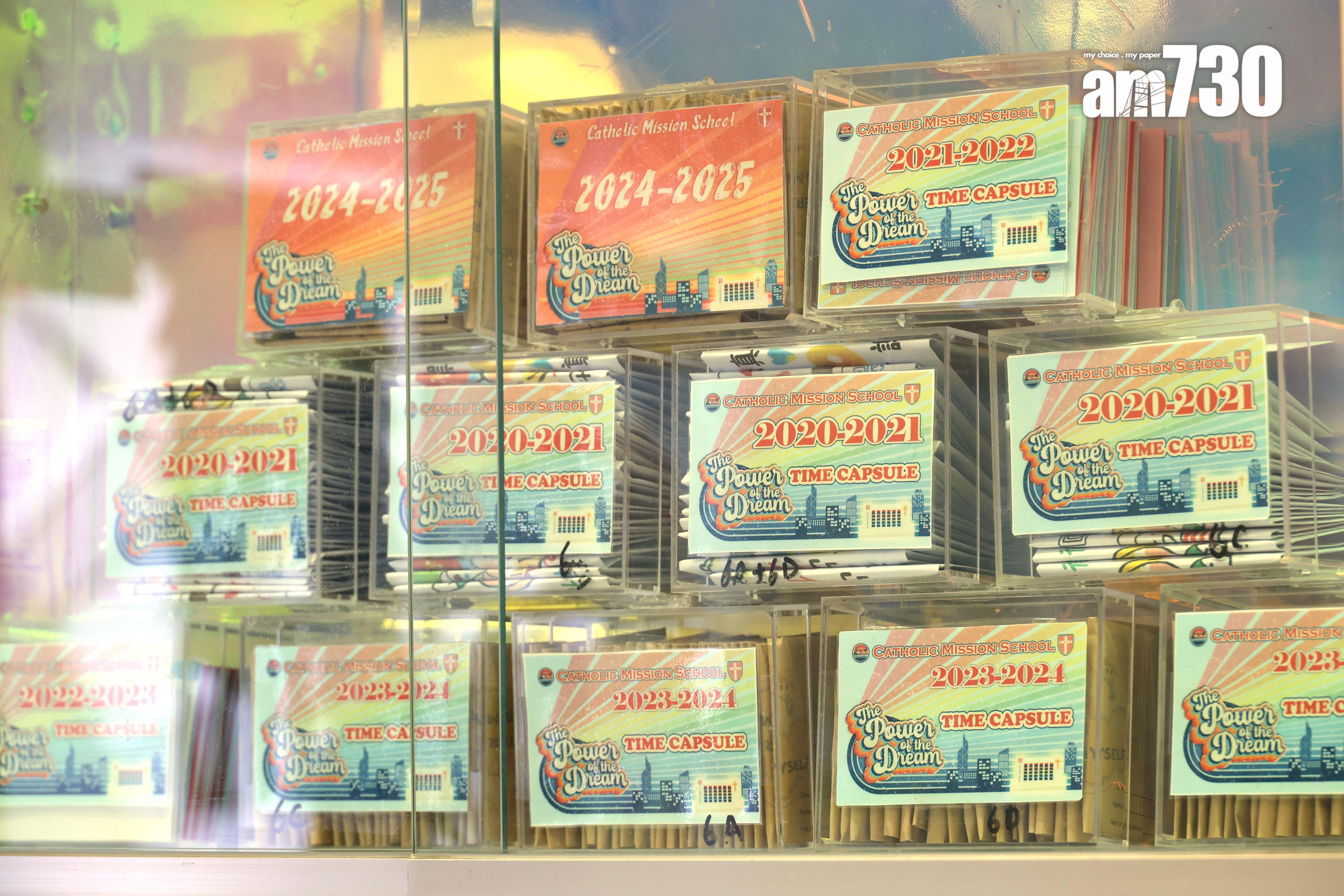 CMS邀請學生寫下「給自己的信」,小學或中學畢業時會請學生回校打開。(林俊源攝)