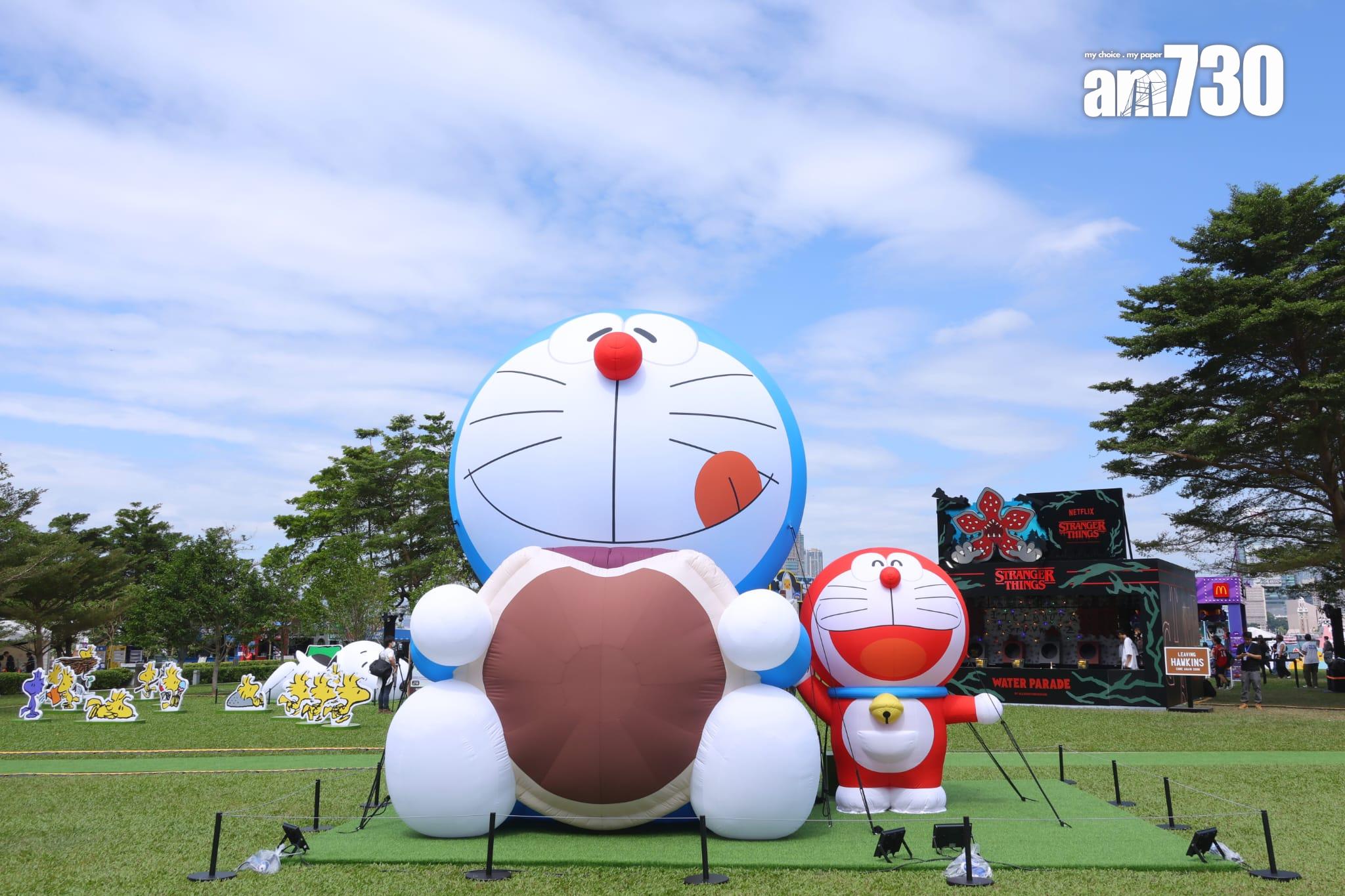 維港海上大巡遊呈現4卡通海上充氣雕塑(林俊源攝)