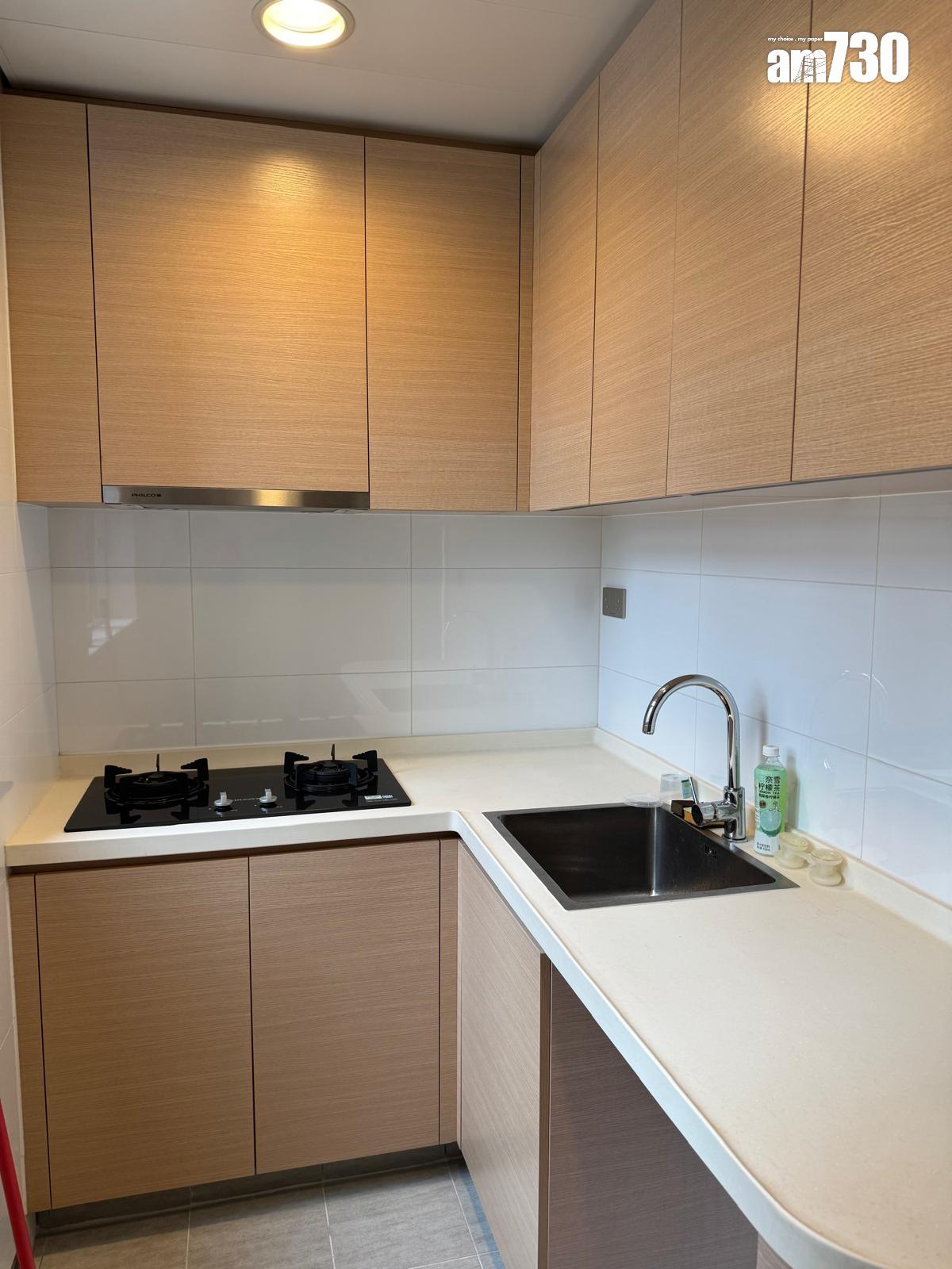 半新居屋連裝修兩房3個月減價40萬 成交呎價「9字頭」(多圖)|二手成交