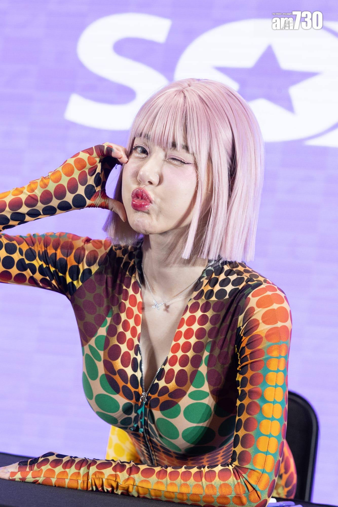 DJ SODA帶來了音樂表演並舉行簽售會。 (蘇文傑攝)