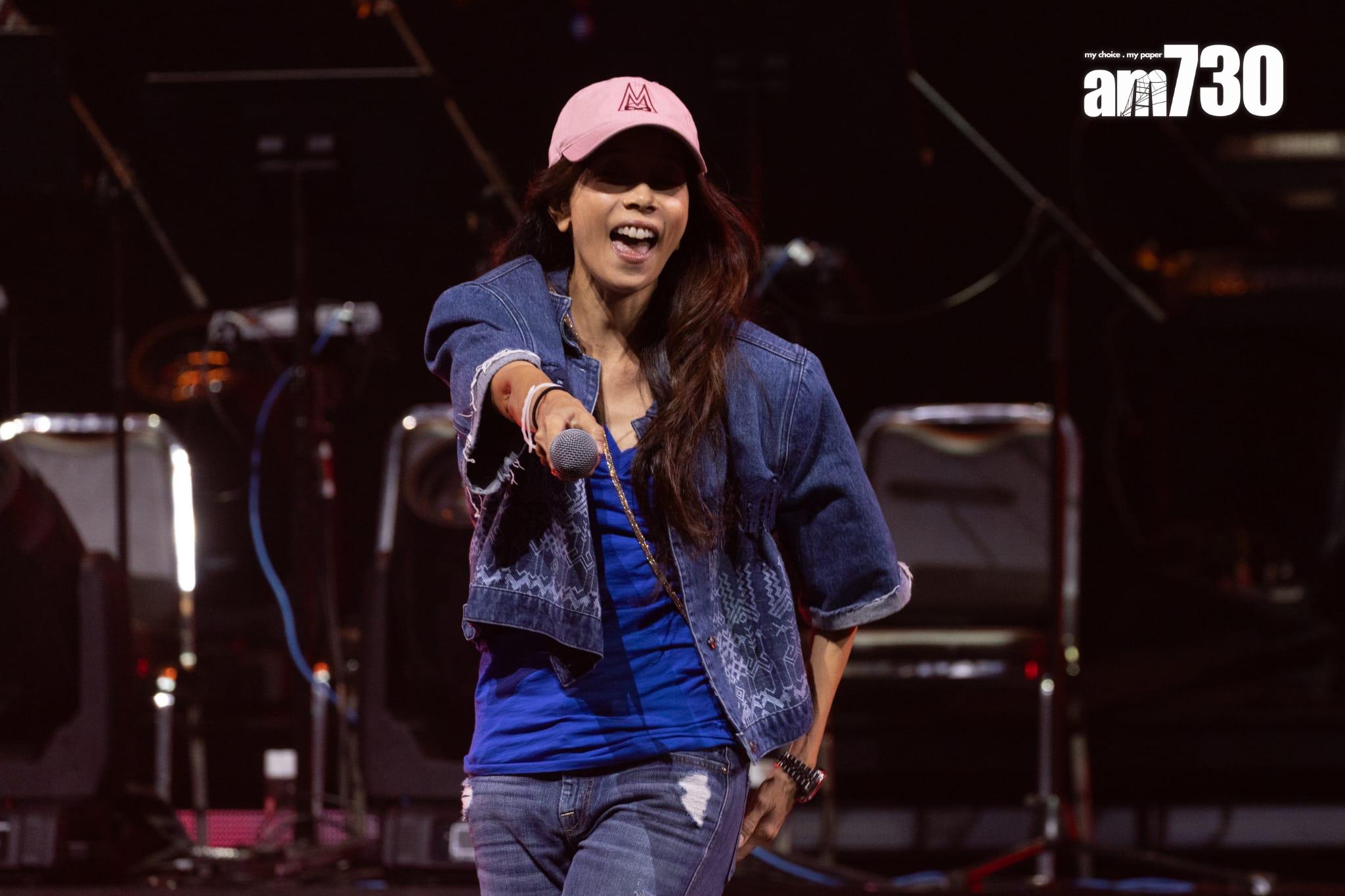 林子祥和葉蒨文紅館演唱會,邀請莫文蔚上台合唱《敢愛敢做》。(蘇文傑攝)