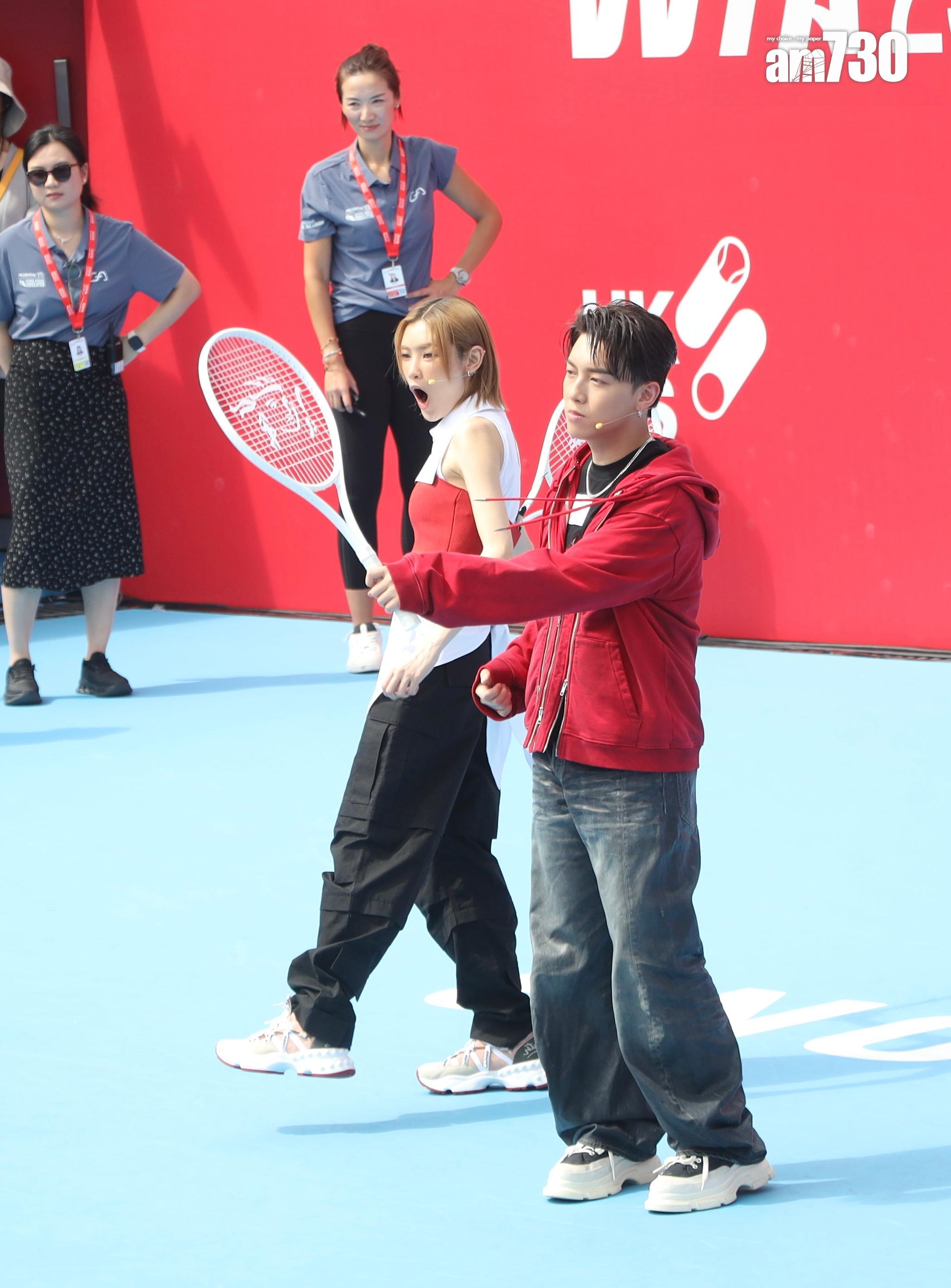 MC張天賦和陳蕾首次接觸網球,打得有板有眼。(娛樂組攝)