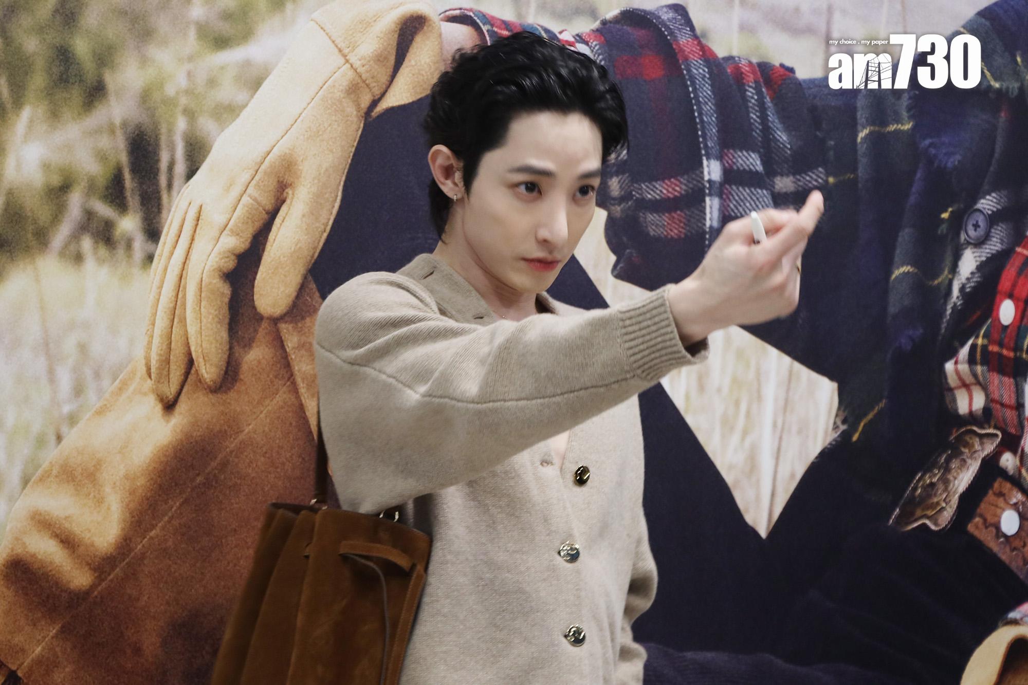 韓國男神李洙赫主動跟fans揮手及簽名,表現親民。(娛樂組攝)