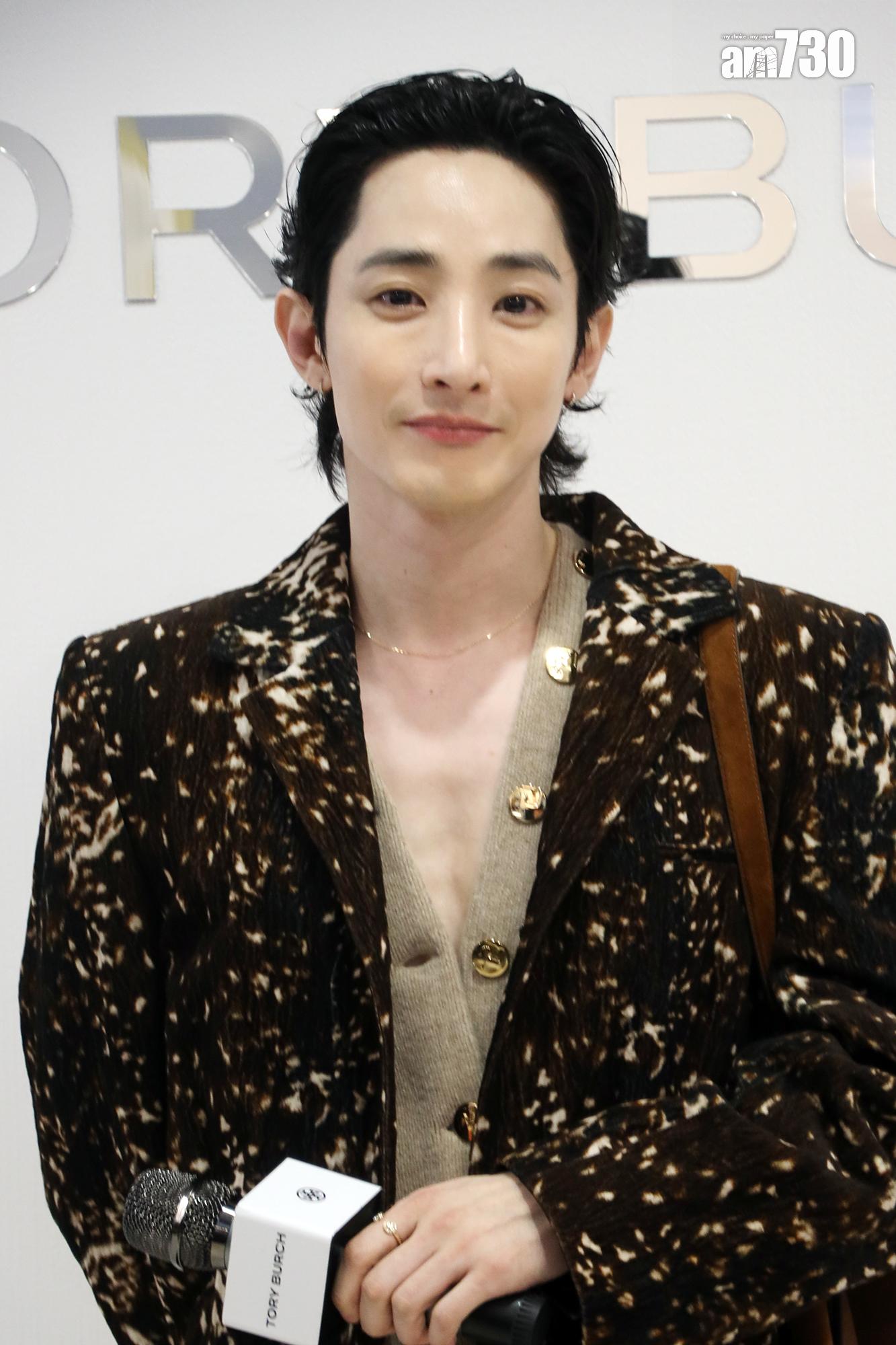 韓國男神李洙赫相隔10年才訪港,主動跟fans揮手,表現親民。(娛樂組攝)