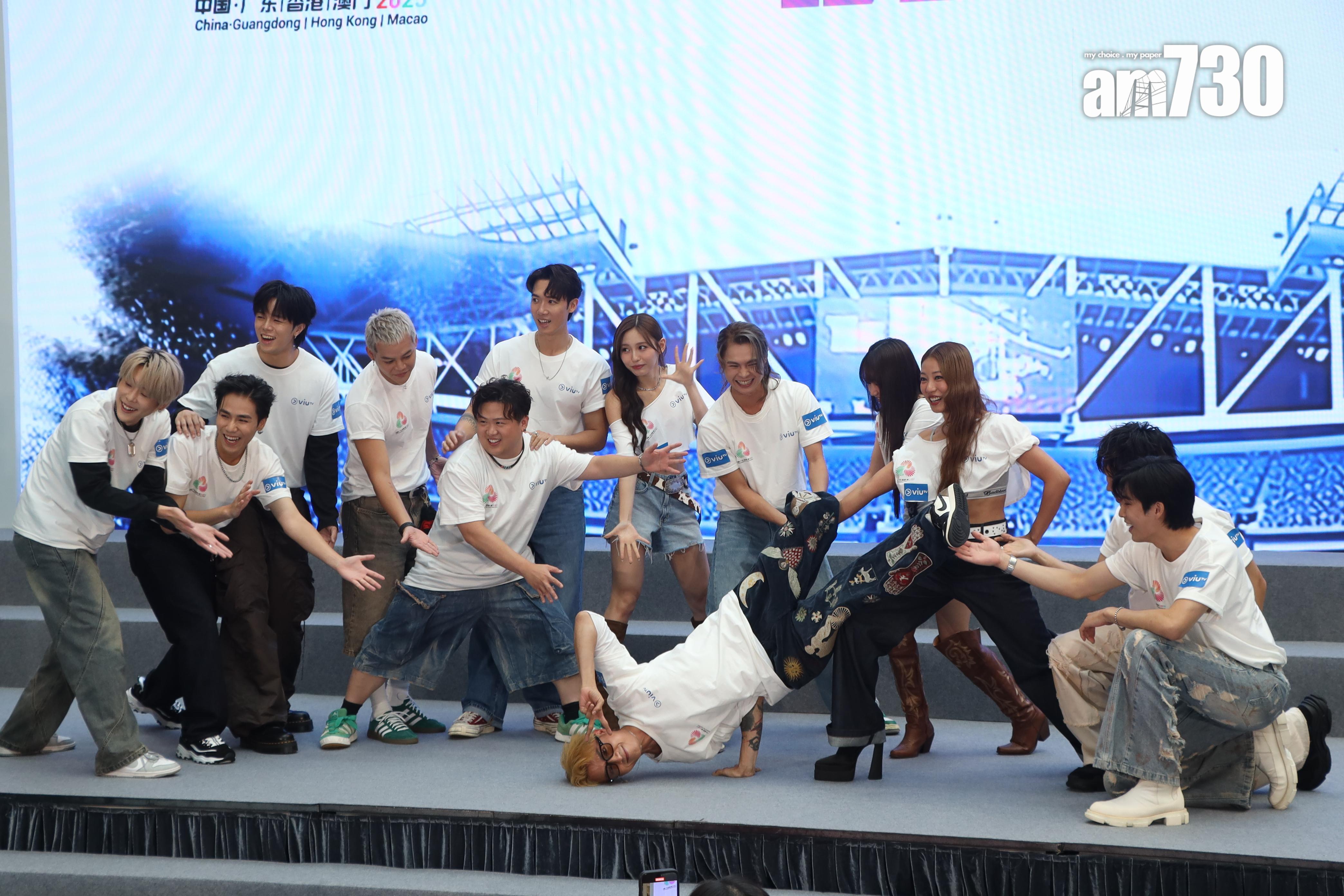 MIRROR、ERROR、COLLAR、PIX3L和ROVER在記者會上大玩遊戲。(娛樂組攝)