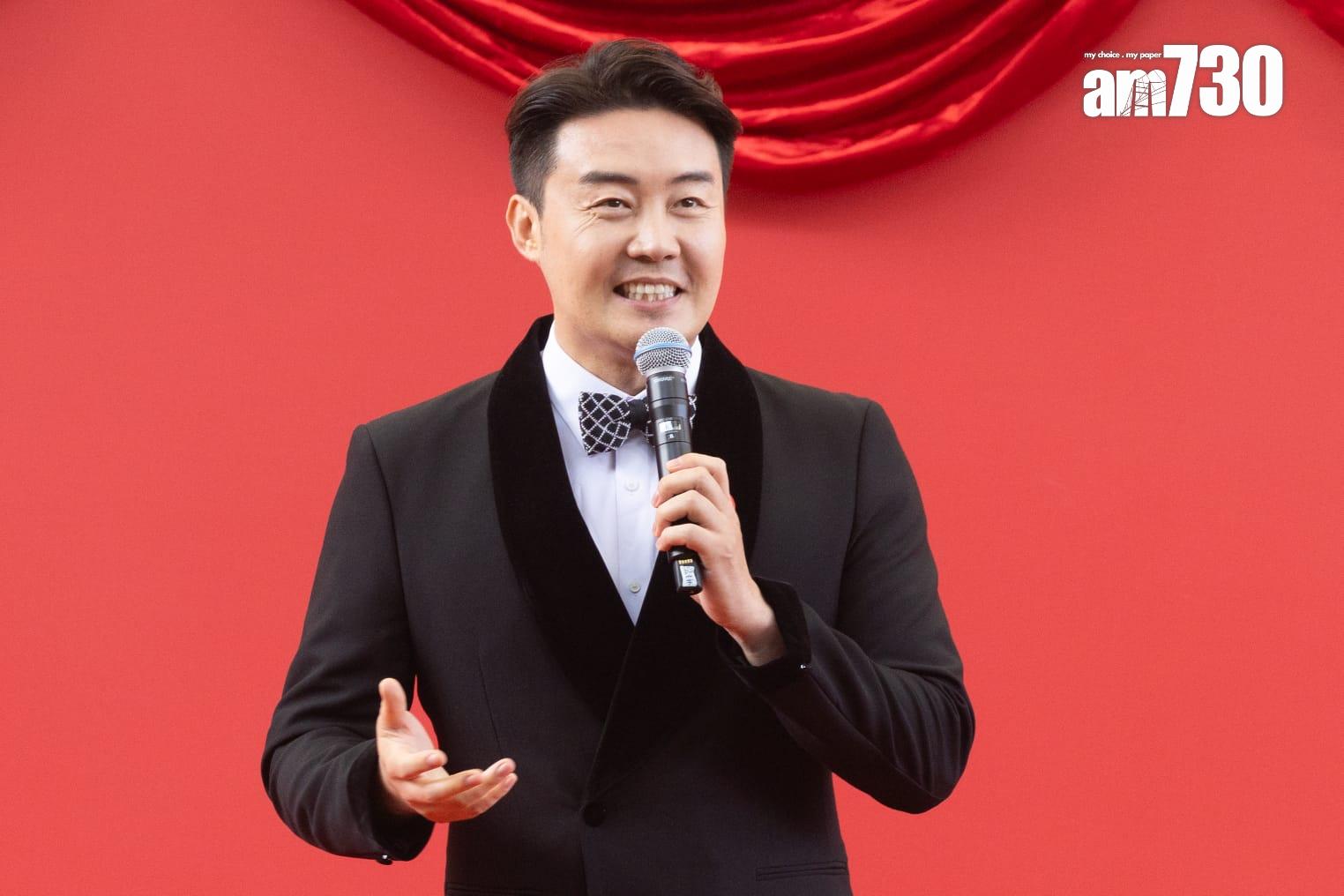 中國歌舞劇院著名男高音歌唱家張英席,擔任「國慶賽馬日」表演嘉賓。(蘇文傑攝);