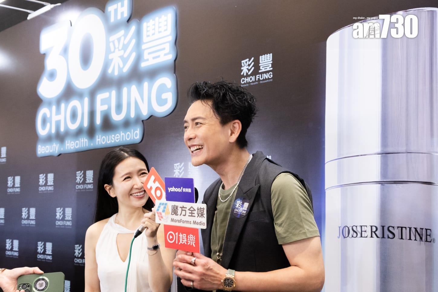 黃宗澤期間亦接受媒體訪問。 (周令知攝)