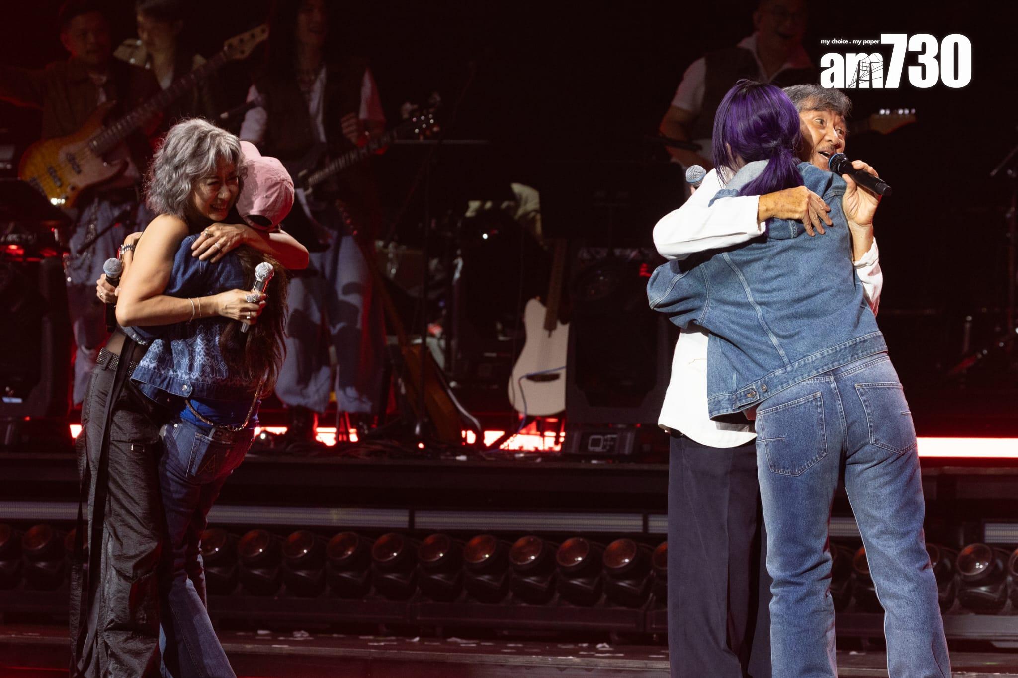 林子祥和葉蒨文紅館演唱會,即興邀請楊千嬅、莫文蔚上台合唱《敢愛敢做》。(蘇文傑攝)