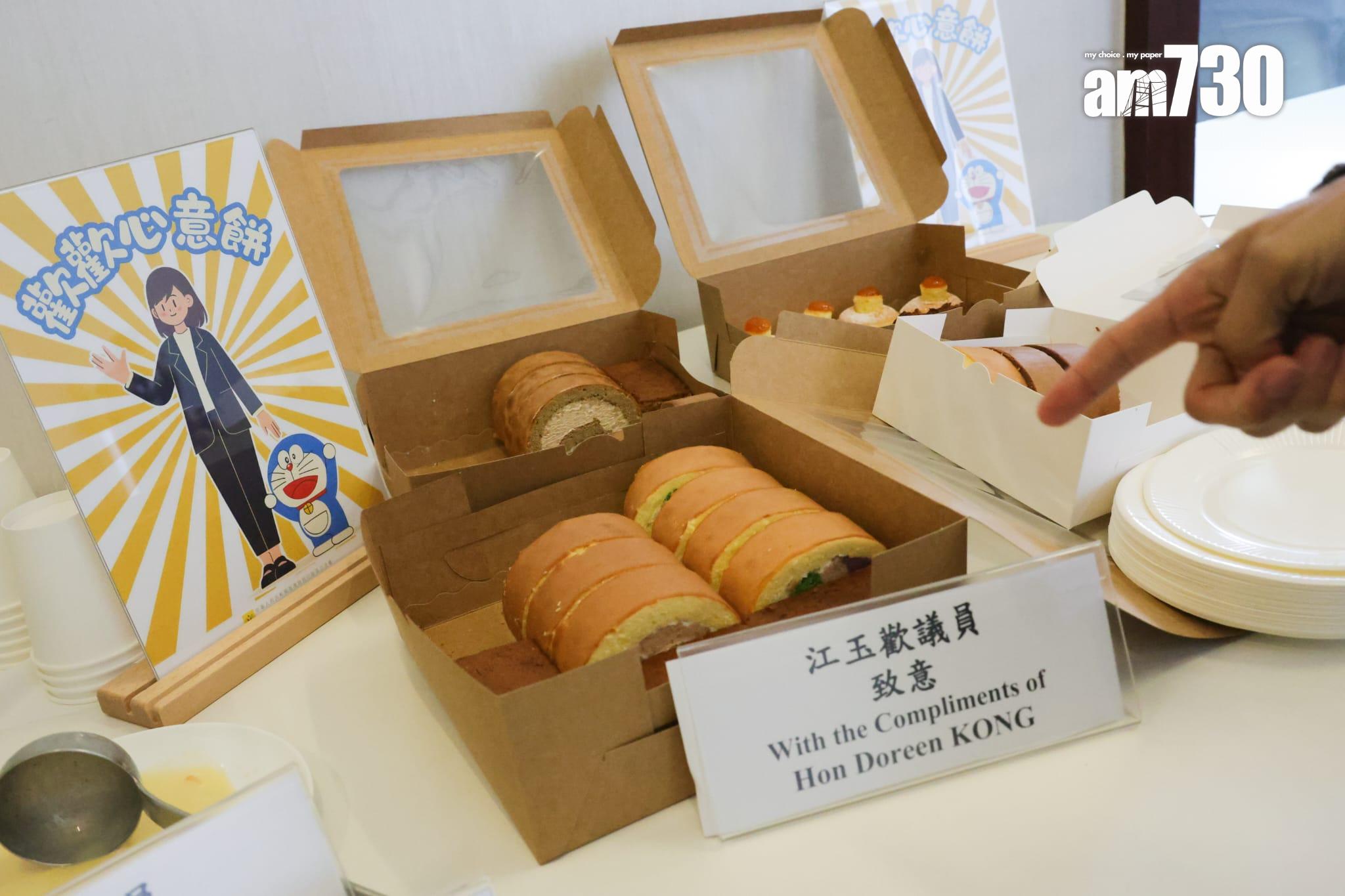 選委界立法會議員江玉歡請記者吃西餅「歡歡心意餅」(吳康琦攝)