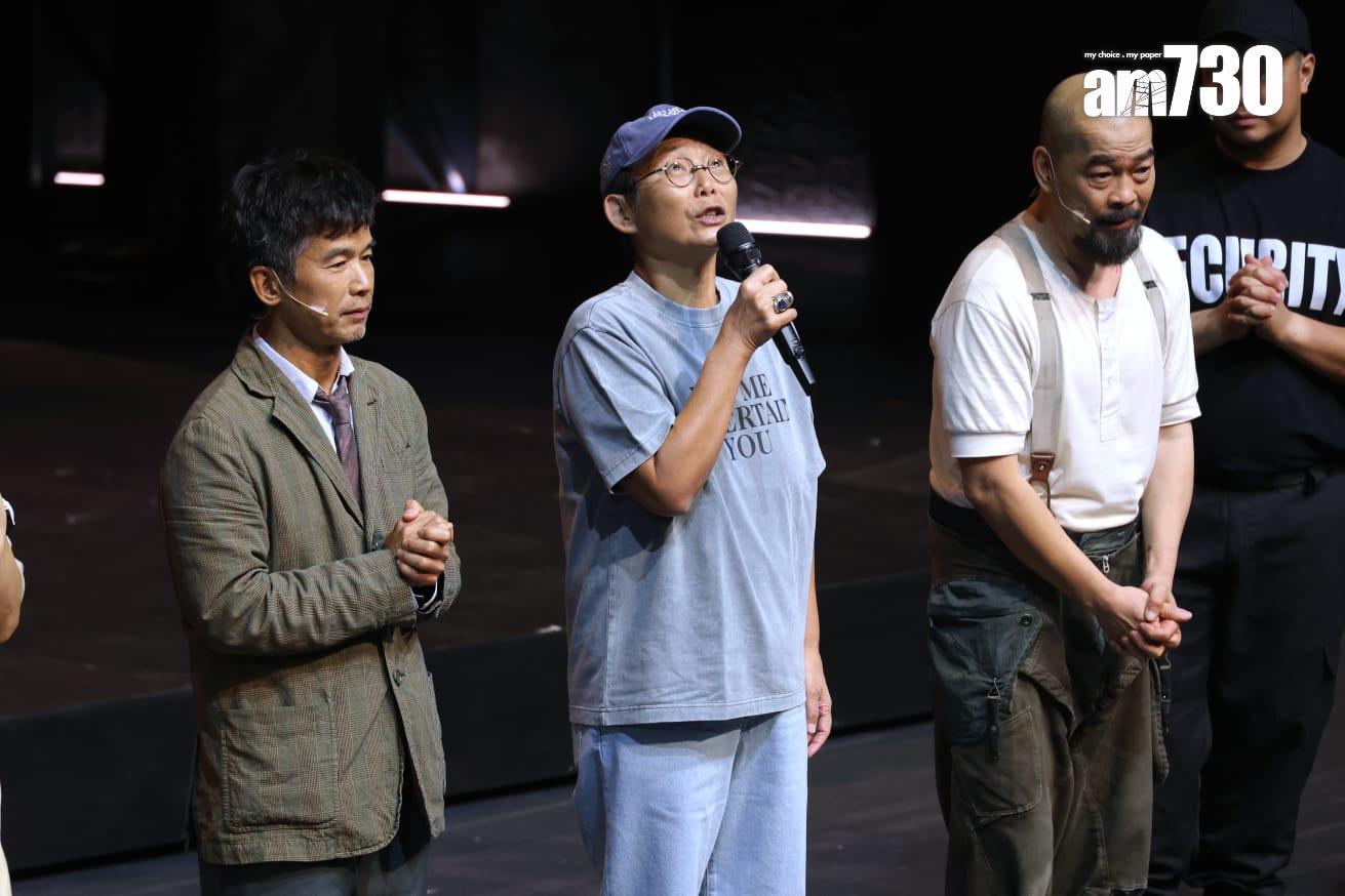 林海峰在尾場謝幕時,邀請俞琤上台分享發起演出《笨蕉大劇場》的原因。。(娛樂組攝)