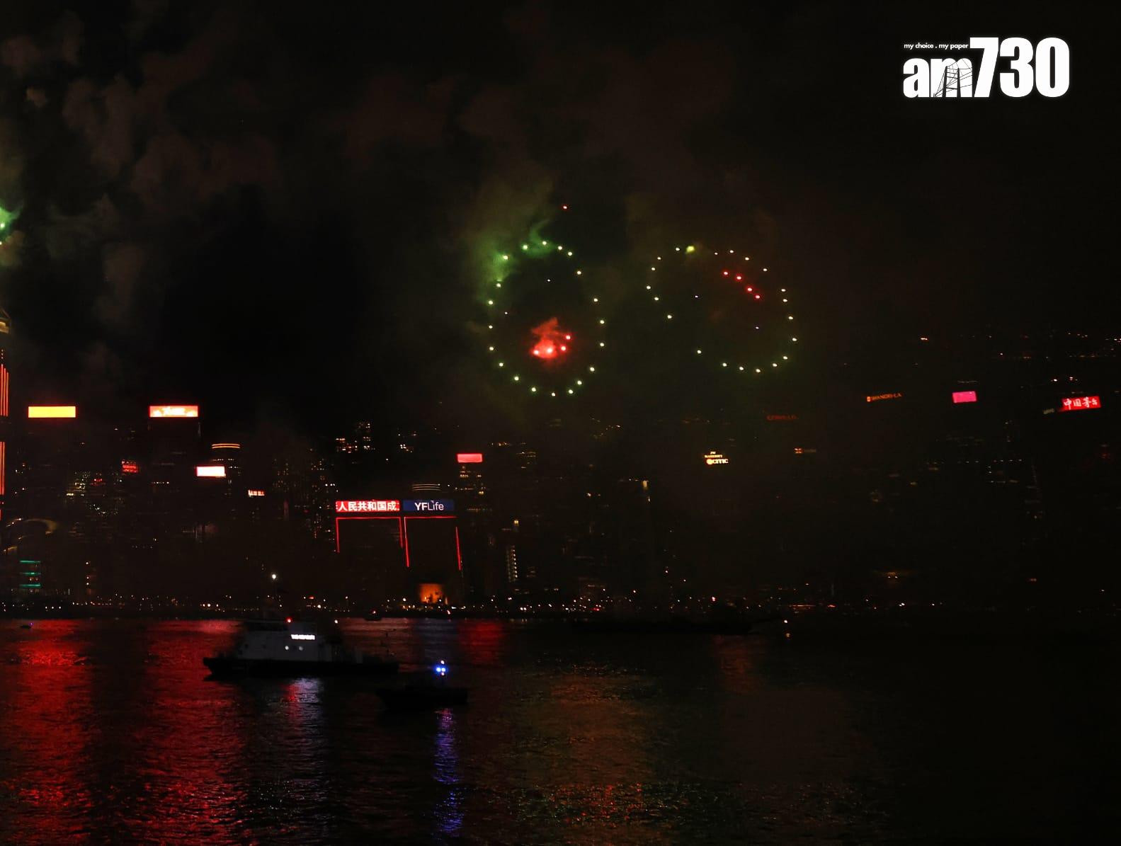 國慶煙花匯演維港上演,主題為「維港煙花、閃耀中華」。(林俊源攝)
