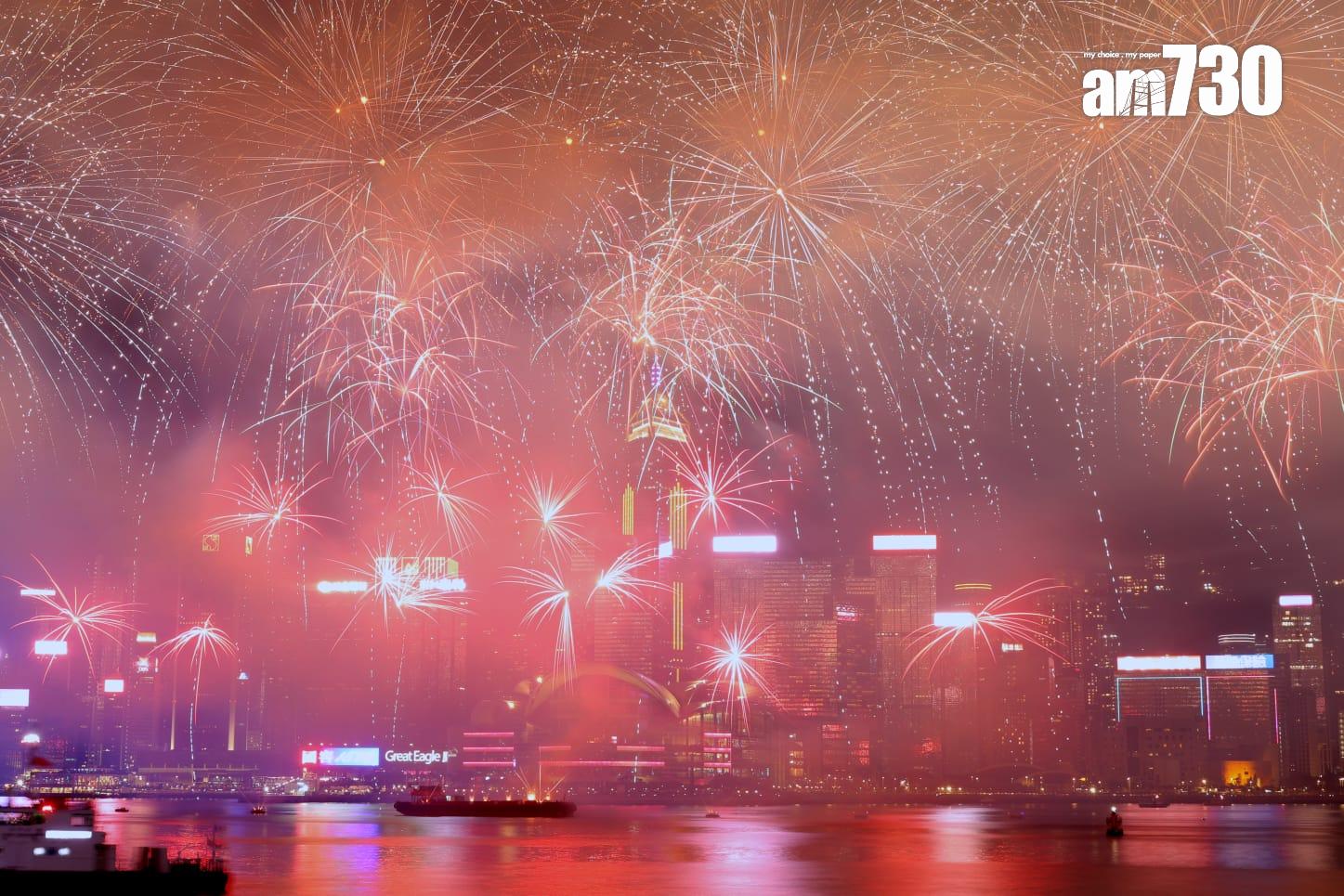 國慶煙花匯演維港上演,主題為「維港煙花、閃耀中華」。(林俊源攝)