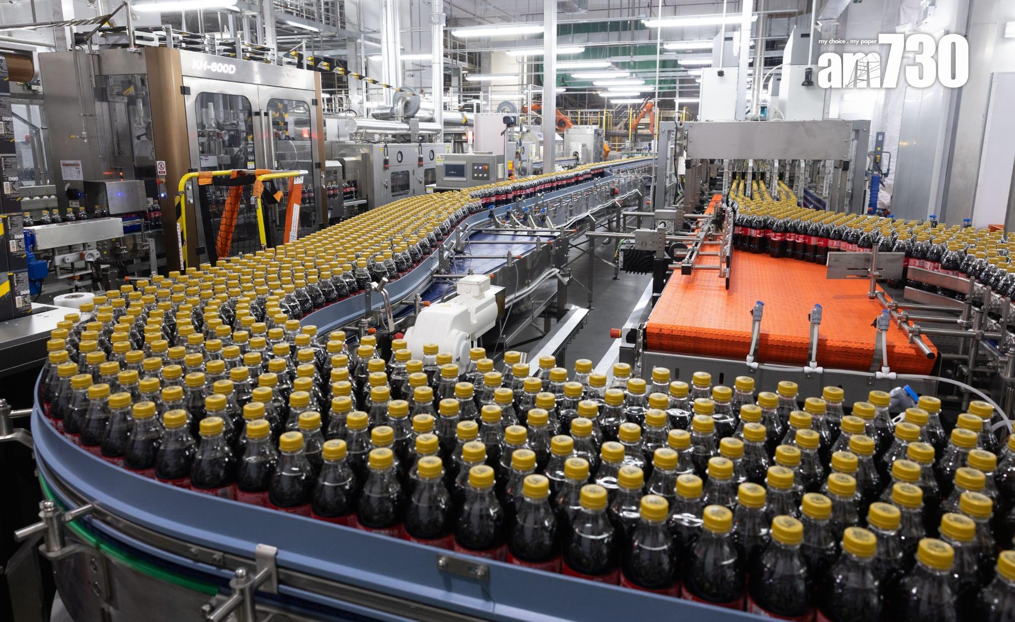 1.5 公升或以下bonaqua"礦物質水及500毫升可口可樂採用100%rPET生產膠樽。(蘇文傑攝)