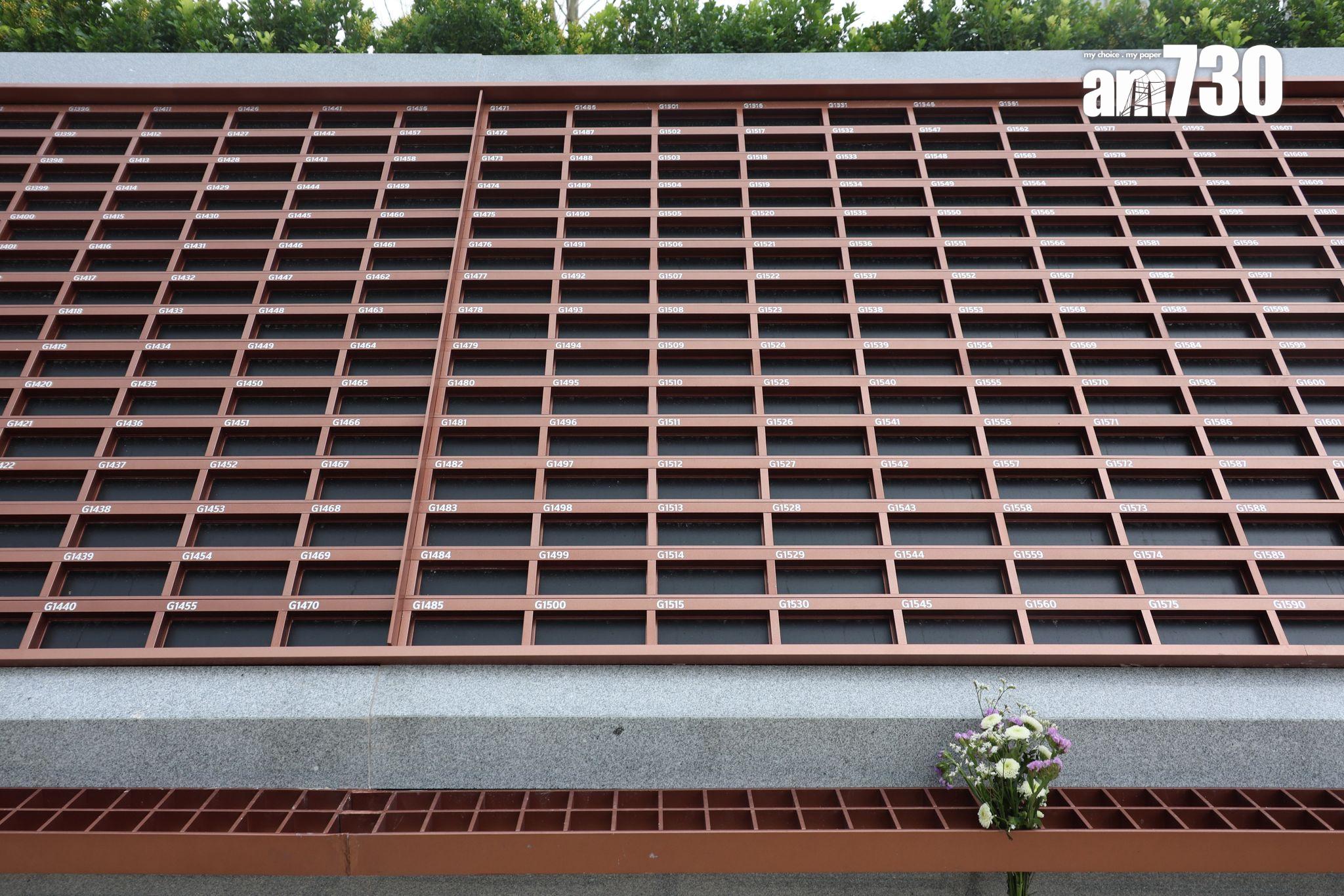 撒灰紀念花園設置2,130塊紀念牌匾。(周令知攝)