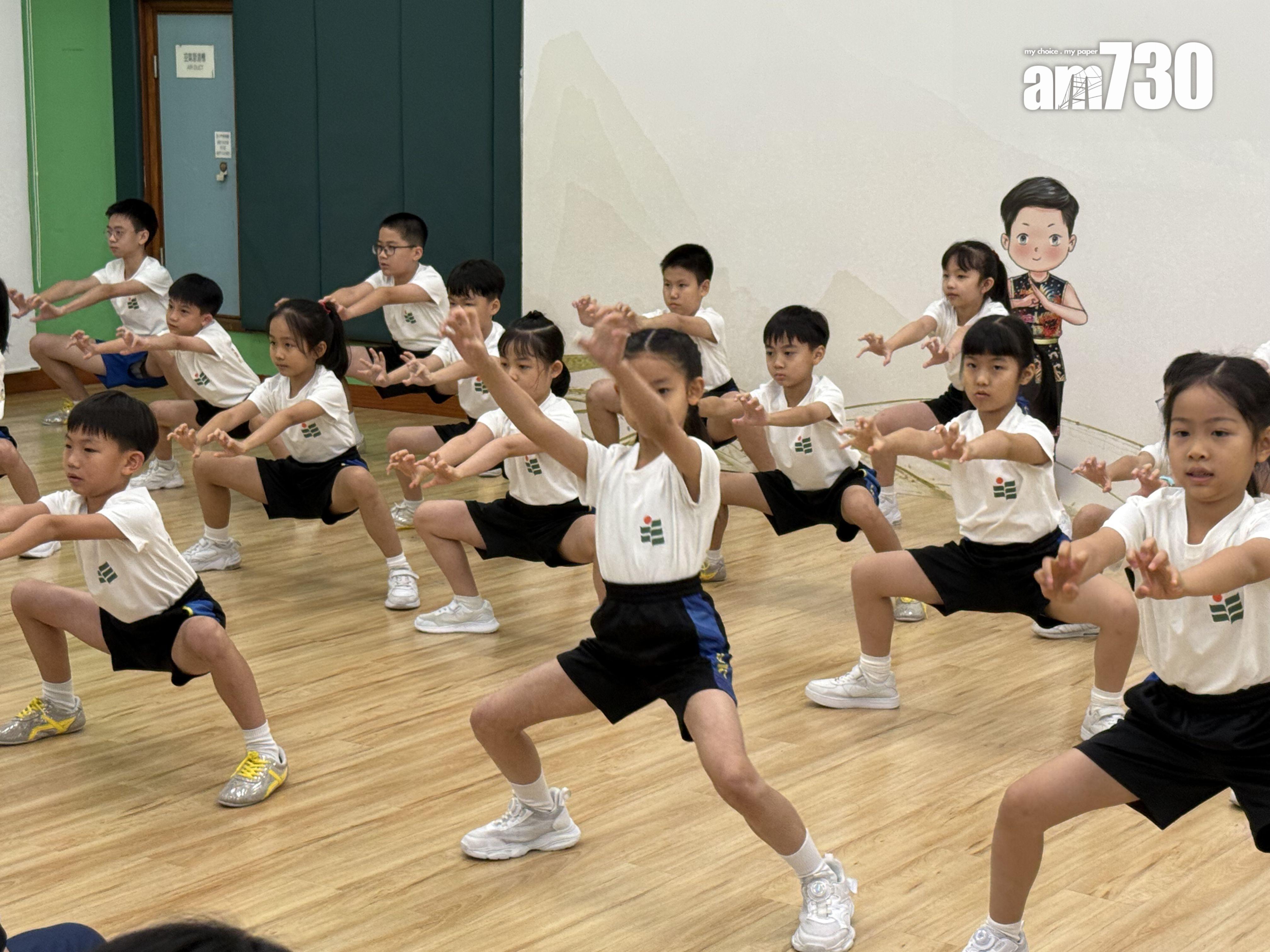 學生示範學習成果。(本報攝)