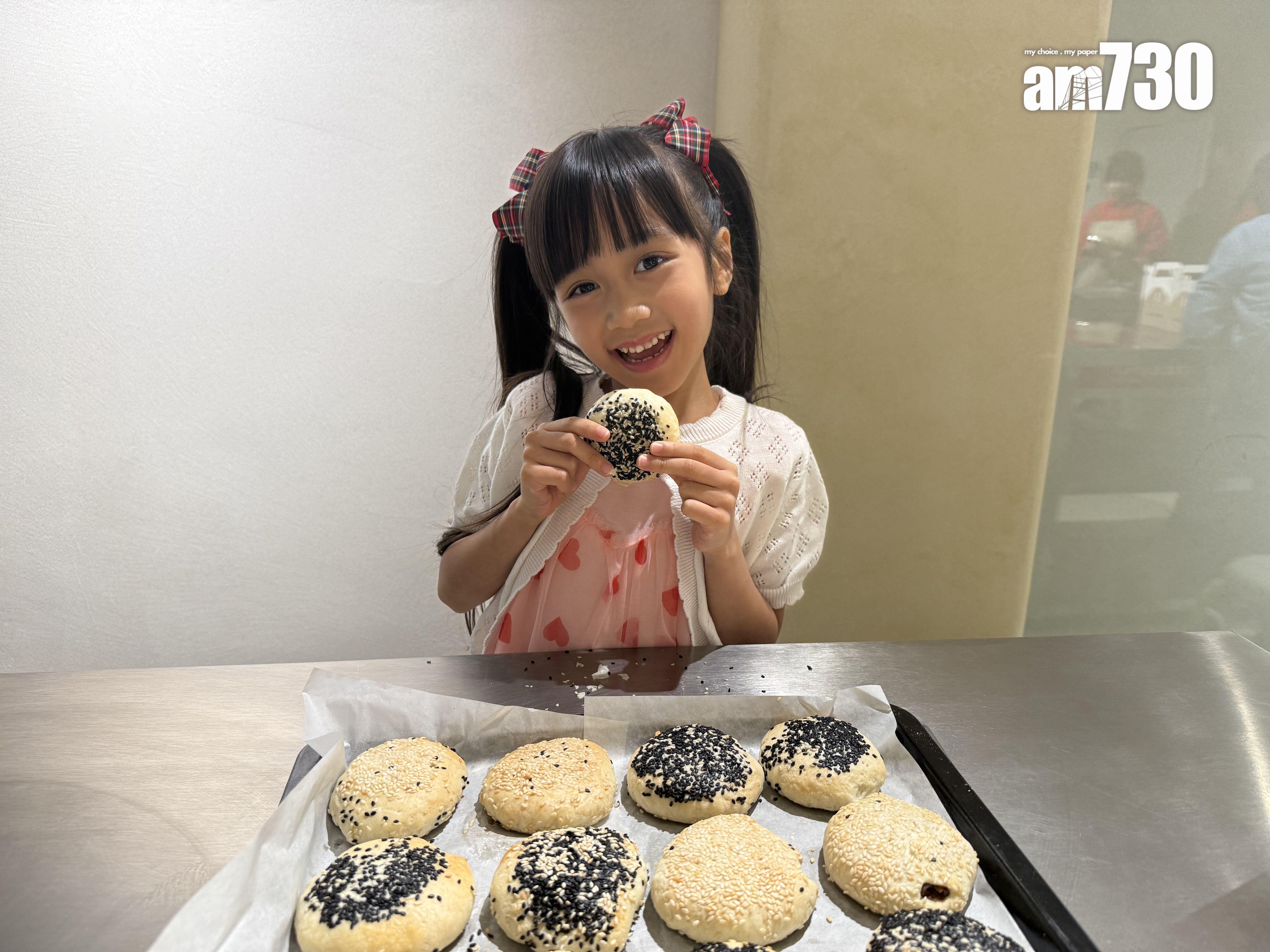 酥皮QQ麻糬肉鬆酥出爐!(本報攝)