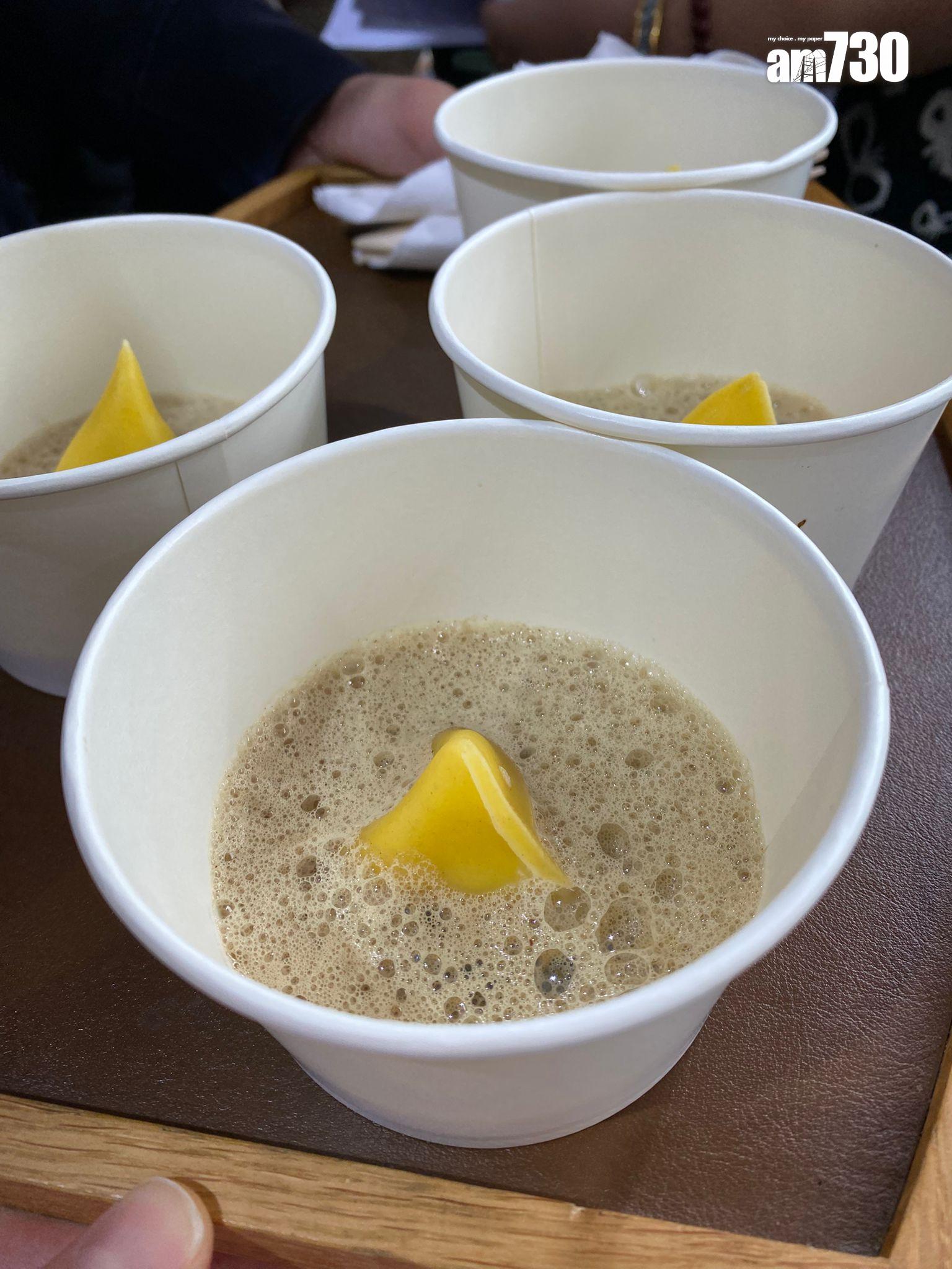 Cristal Room by Anne-Sophie Pic推出Les Berlingots暖意粉包著24個月康堤芝士伴以融入咖啡及蕎麥茶的磨菇清湯。