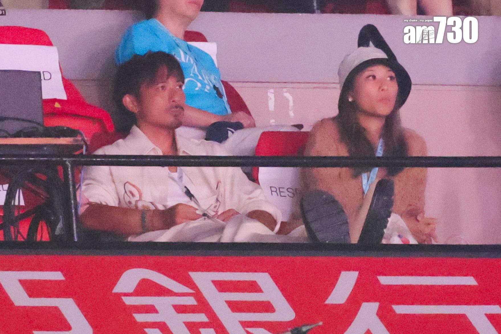 林德信與太太低調入場。(吳康琦攝)