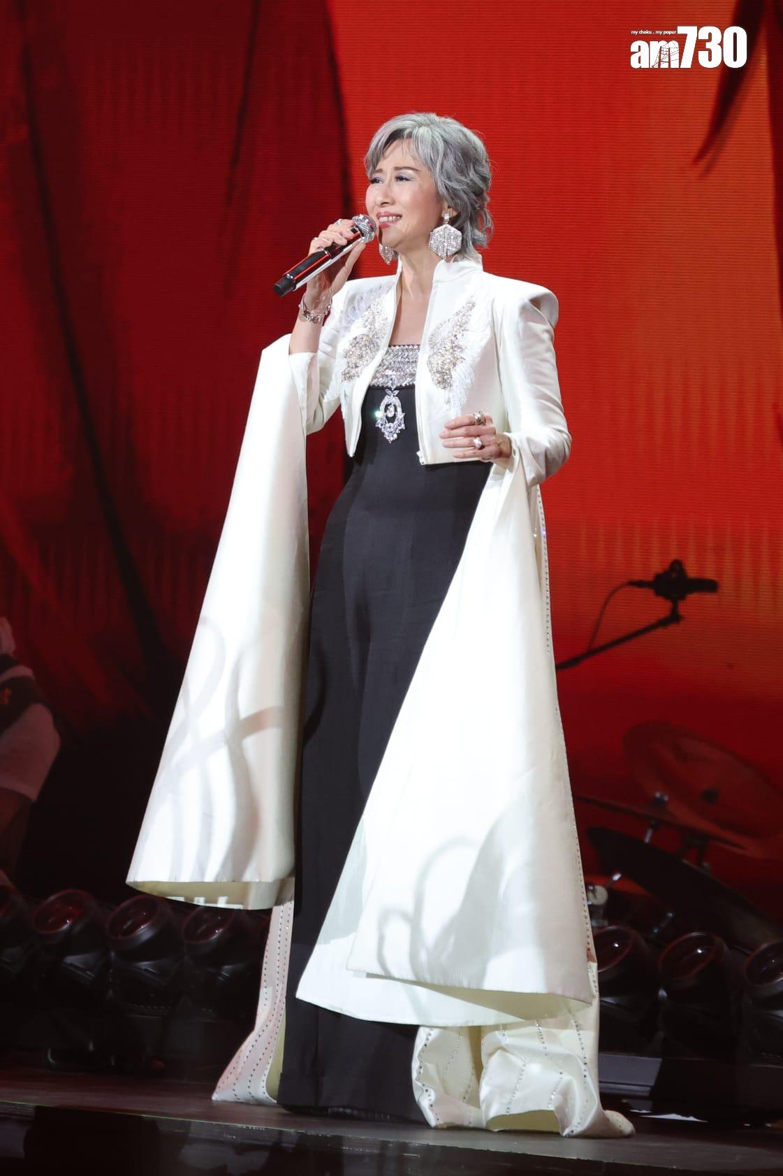 葉蒨文年過60歲,但一樣照跳照扭。(吳康琦攝)