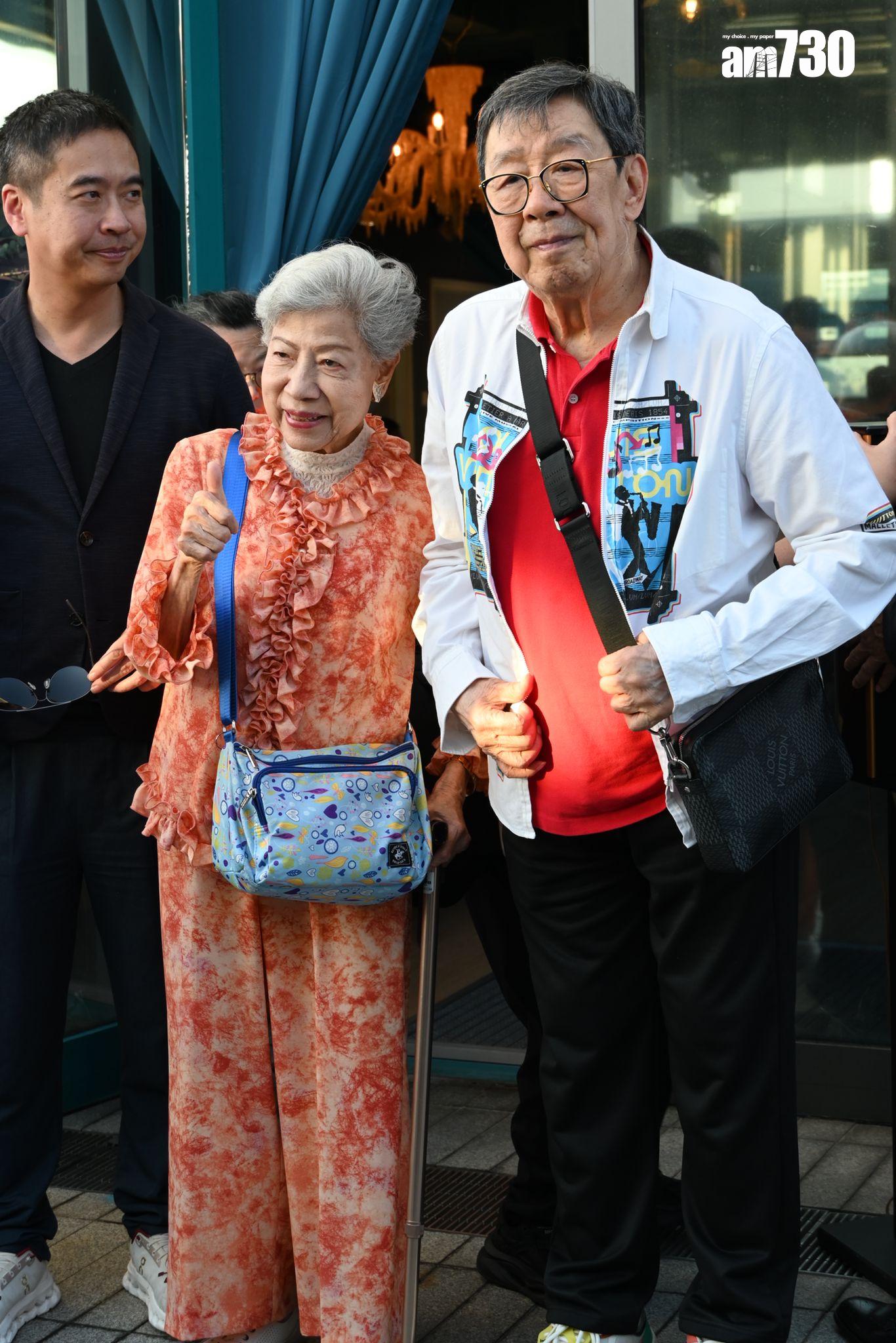 羅蘭姐表示現在去邊都要拎柺杖。(娛樂組攝)