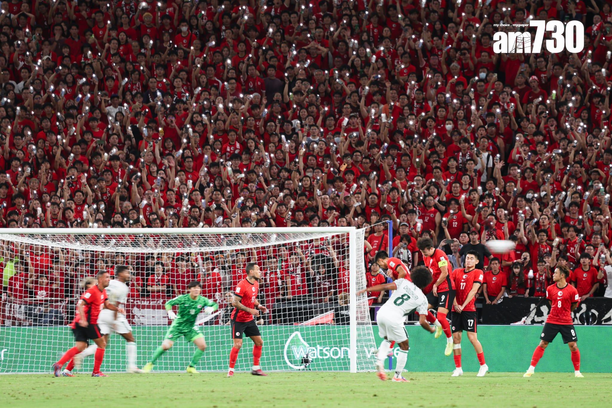 港隊球迷用手機燈試圖騷擾對手的罰球。(吳康琦攝)