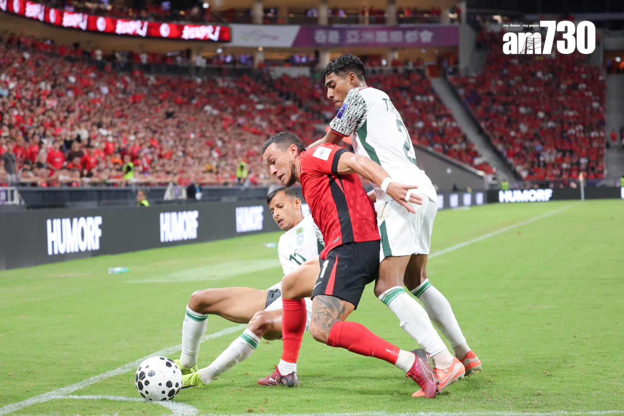 香港隊的艾華頓力抗對手包夾。(吳康琦攝)