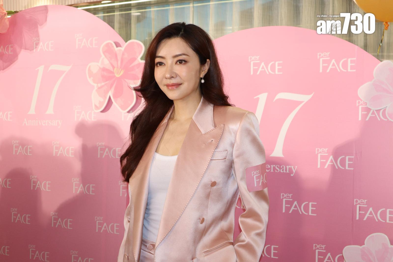 熊黛林透露生完小朋友之後,腳大了,所以把以前穿過的鞋送給別人。(娛樂組攝)