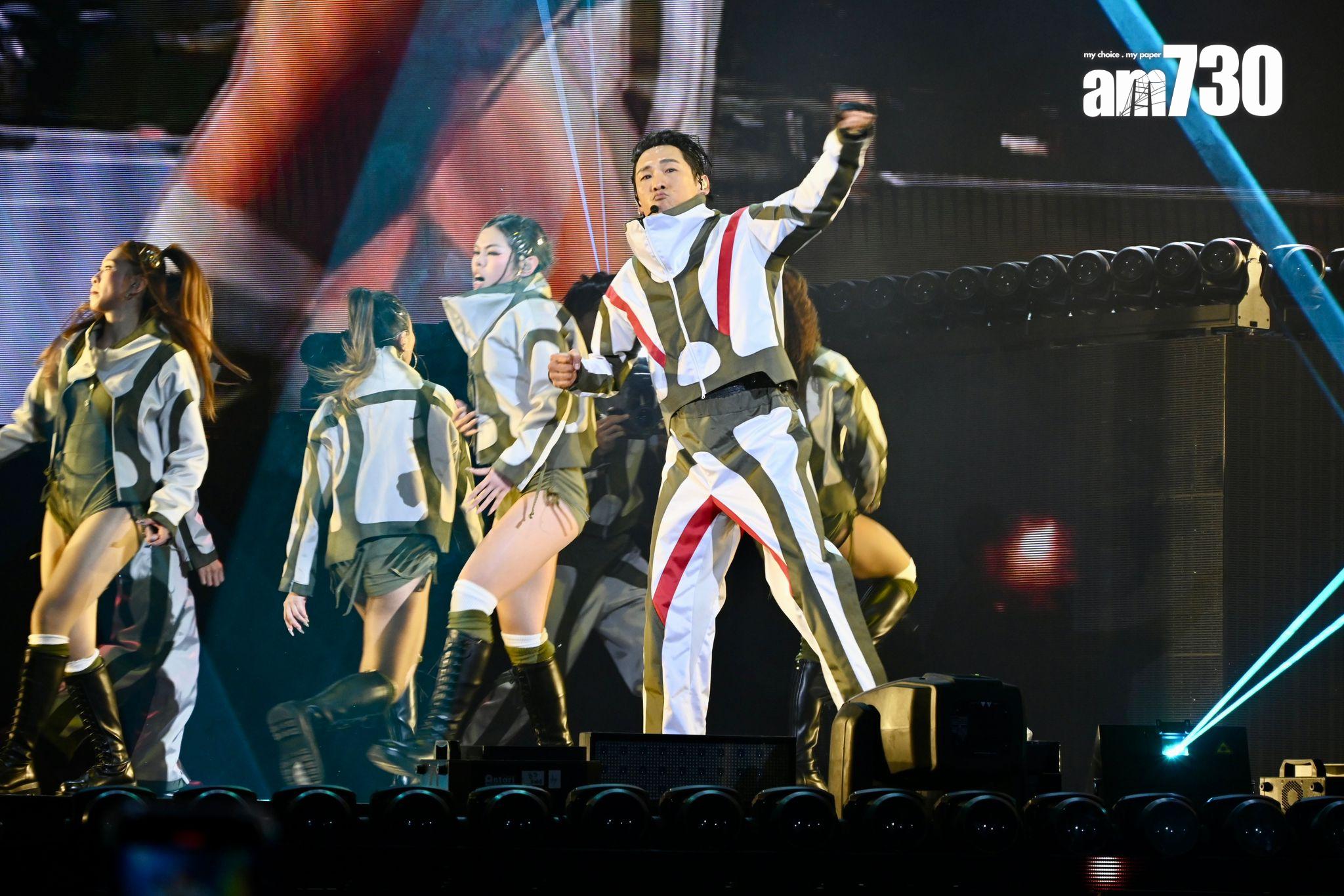 杜德偉換上太空裝束邊唱邊跳。(娛樂組攝)