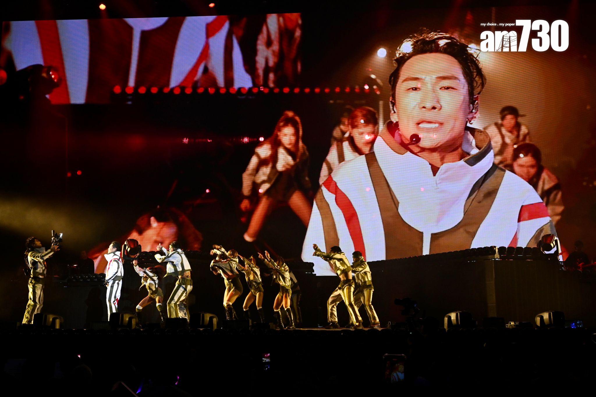 杜德偉換上太空裝束邊唱邊跳。(娛樂組攝)