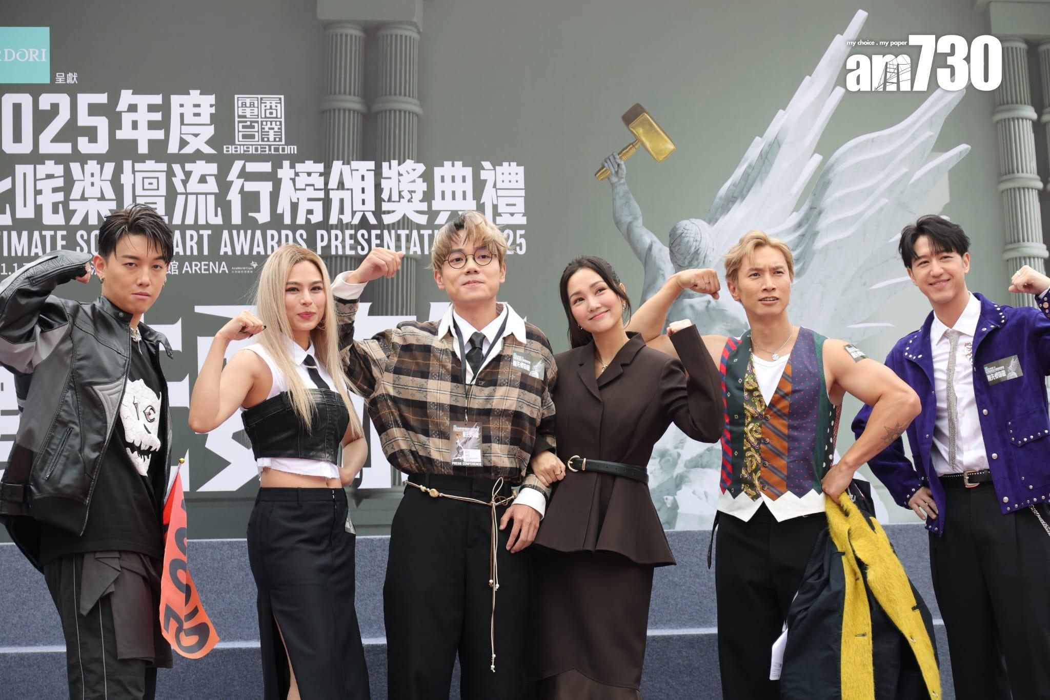 大家一齊做出大隻佬動作。(吳康琦攝)