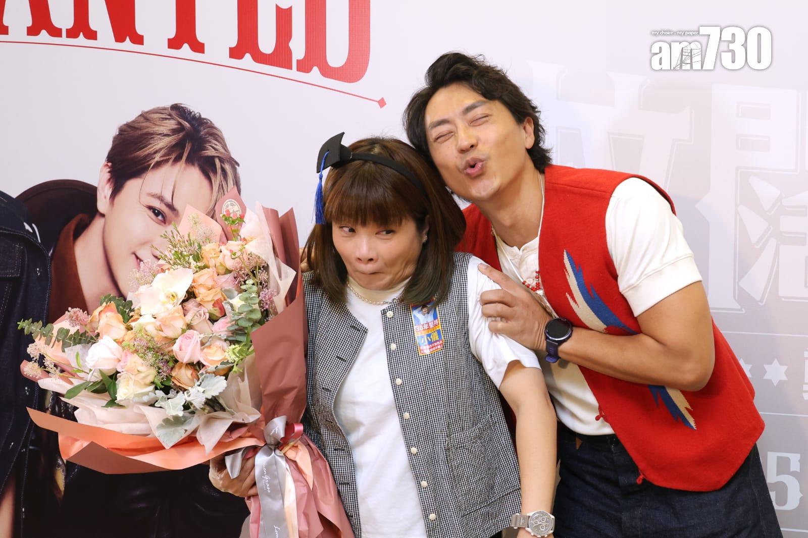 森美不捨好拍檔小儀,兩人見傳媒時即作狀濕吻。 (林俊源攝)