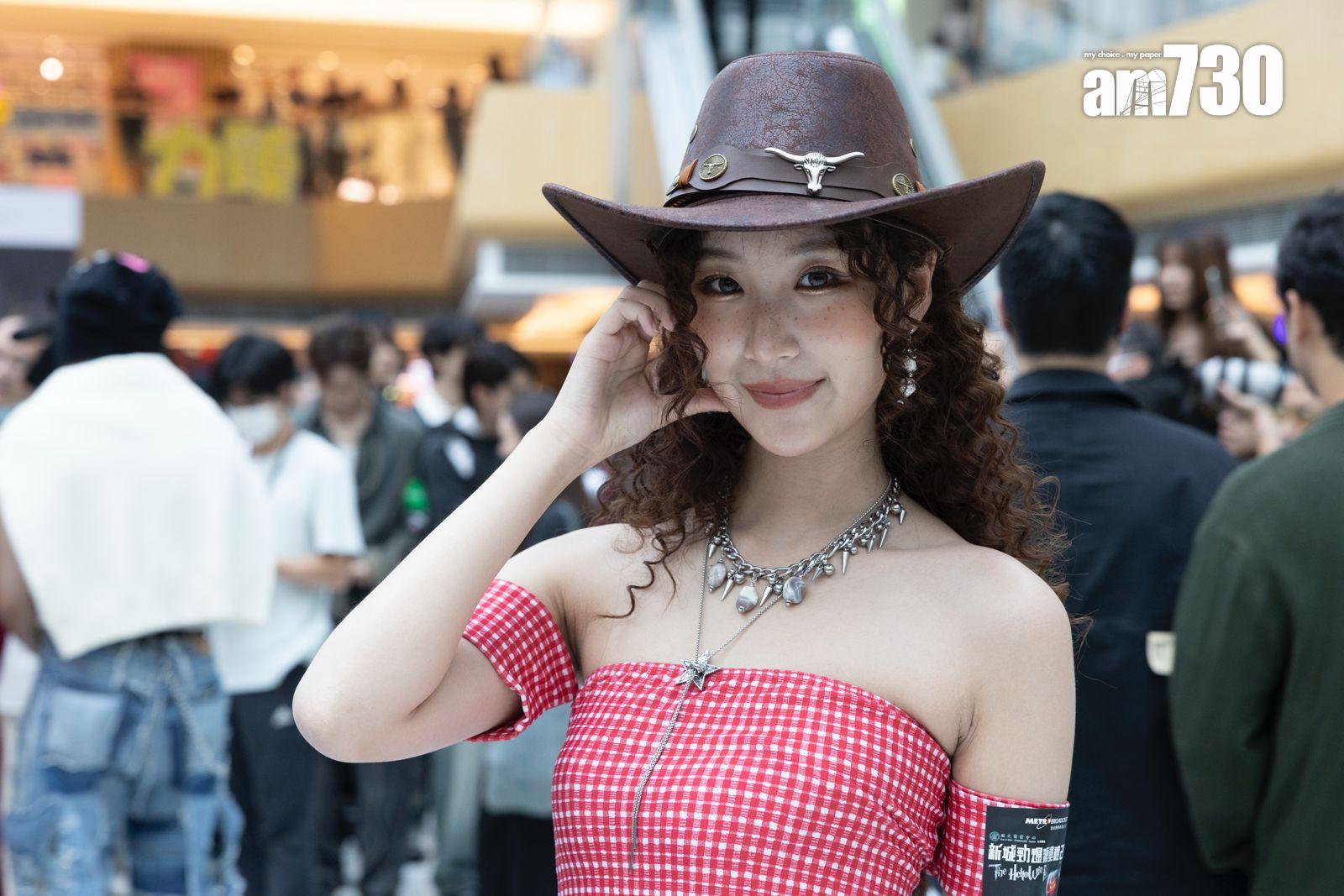 Windy花了不少時間打造曲髮型造,絕不是假髮。(蘇文傑攝)