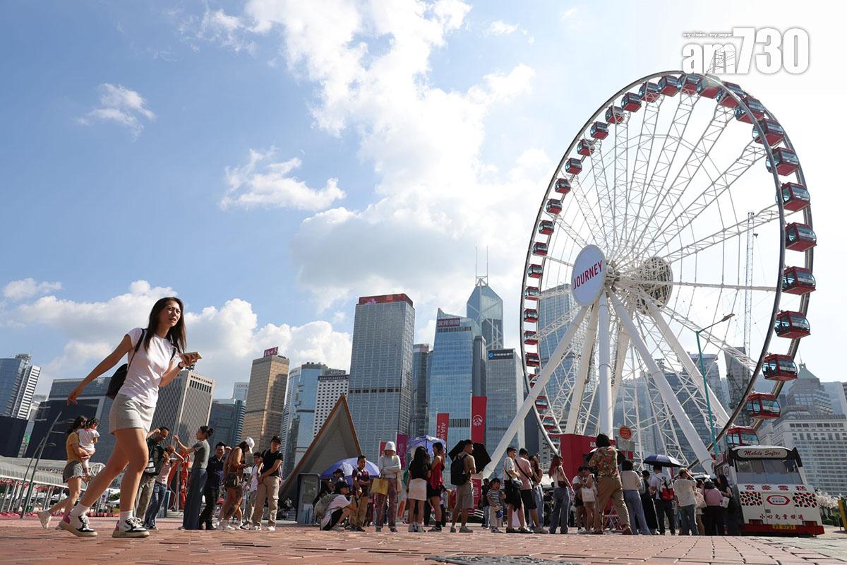 本港今日日間天氣酷熱。(吳康琦攝)