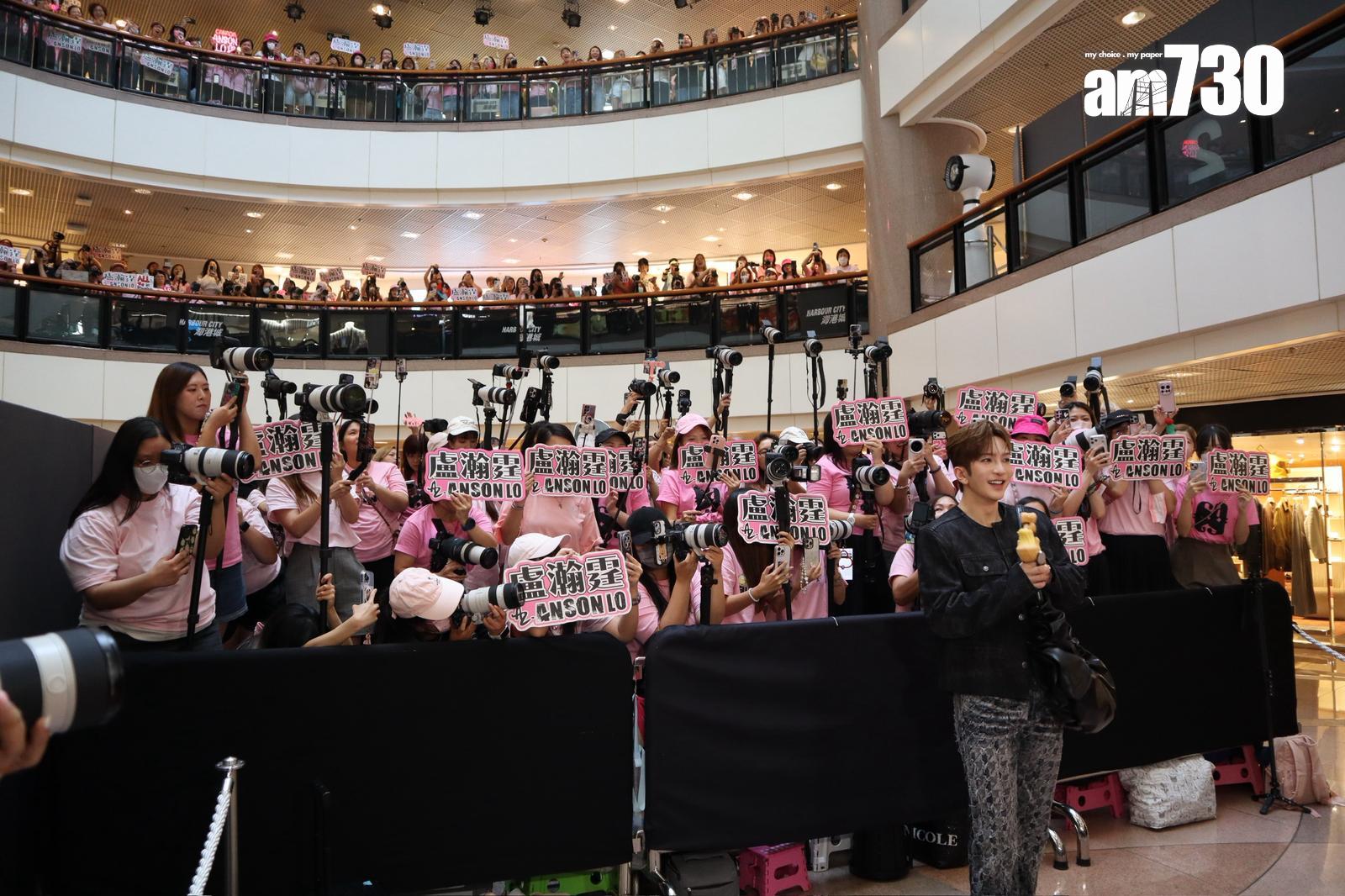 Anson Lo今日現身尖沙咀商場出席品牌活動,吸引近千名神徒圍觀。(娛樂組攝)