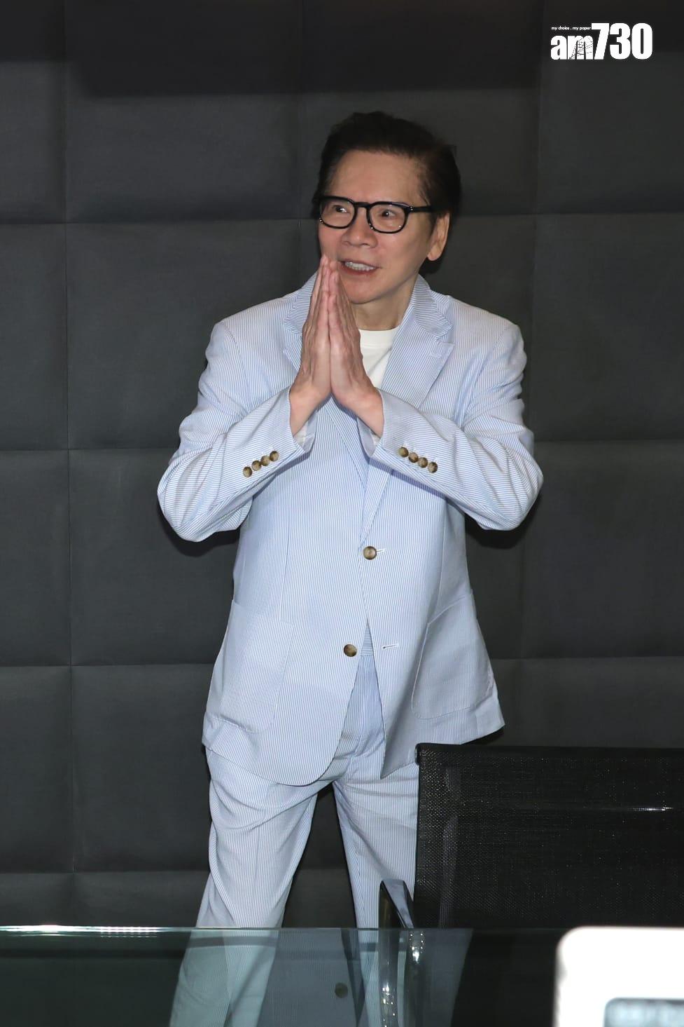 向華強、向太今午在上環辦公室開記招見傳媒。 (林俊源攝)