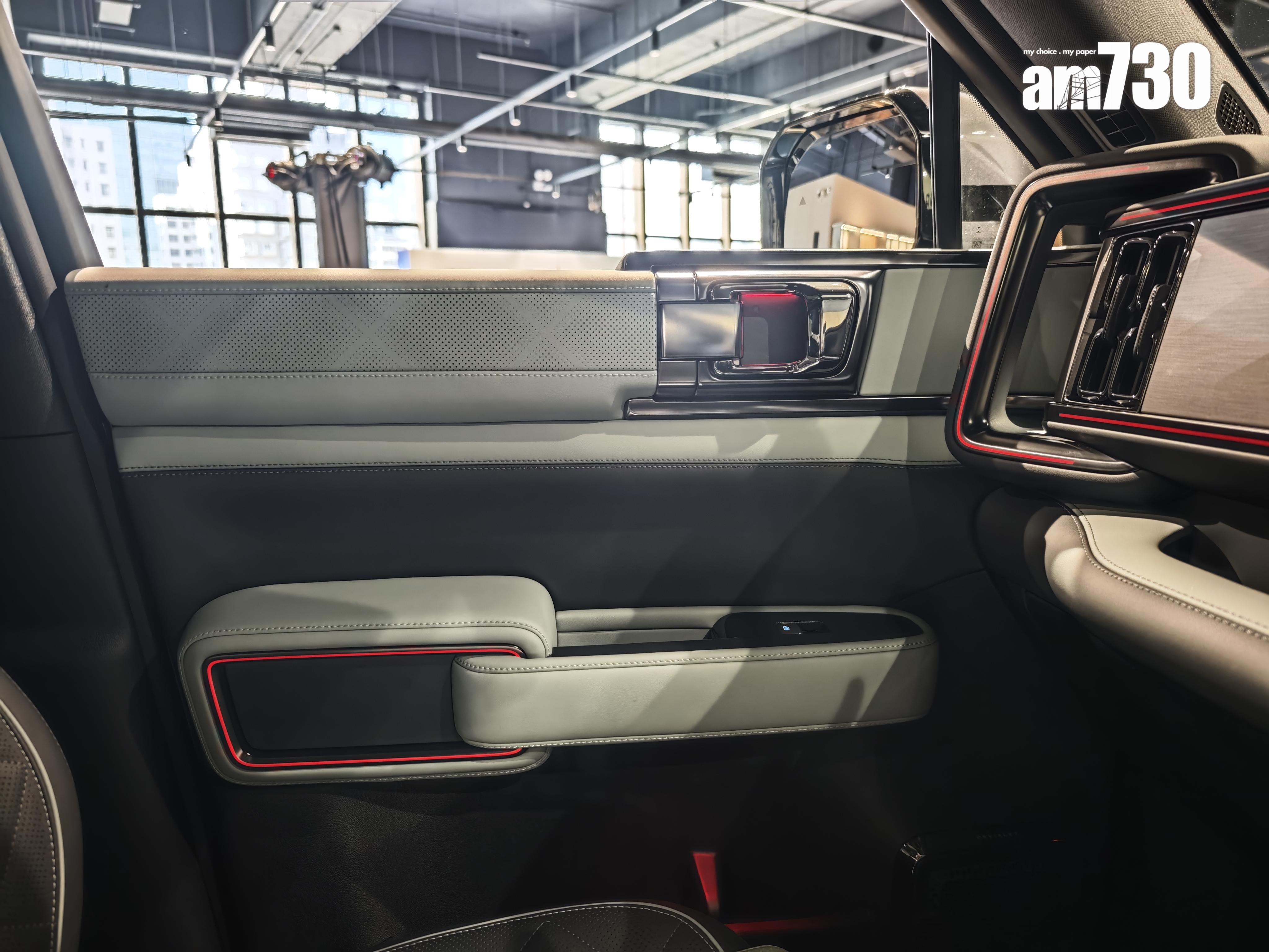 DENZA B5以長方框作設計,更有變色氣氛燈。