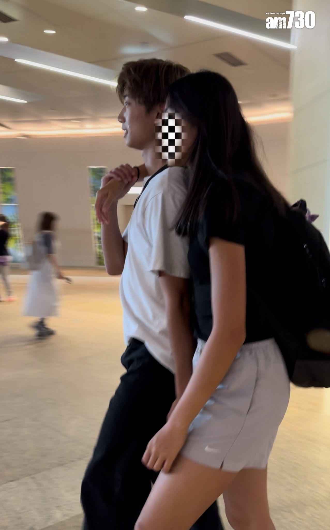 林銘夫被女友甜蜜搭膊相當受落。 (娛樂組攝)