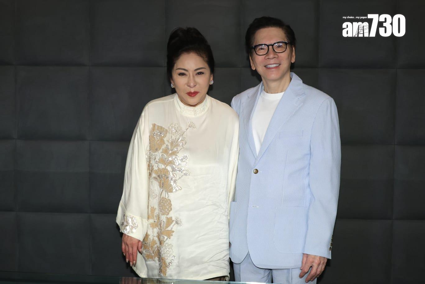 向華強、向太今午在上環辦公室開記招見傳媒。 (林俊源攝)