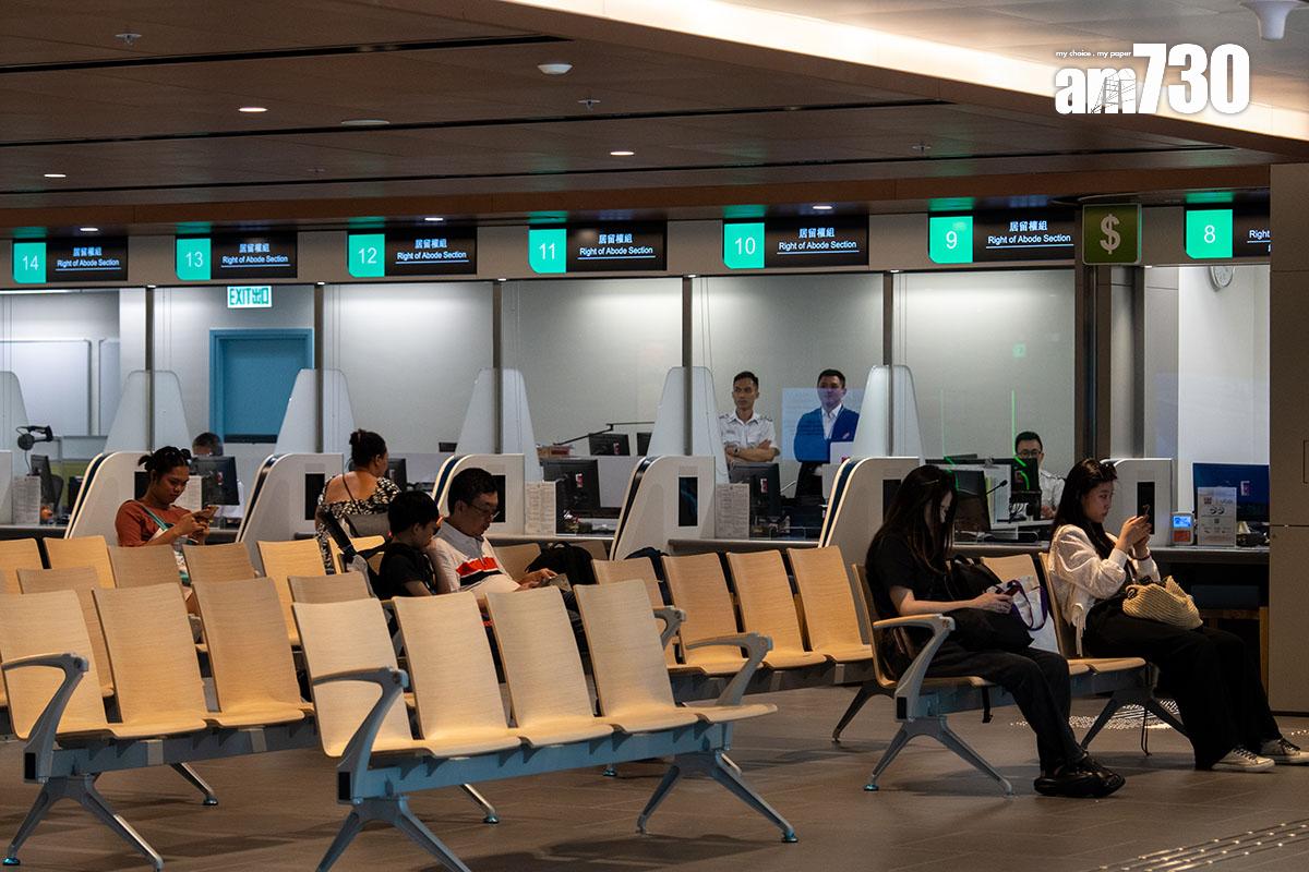 舊身份證持有人即日起,須預約到6間人事登記辦事處遞交換證申請。(資料圖片)