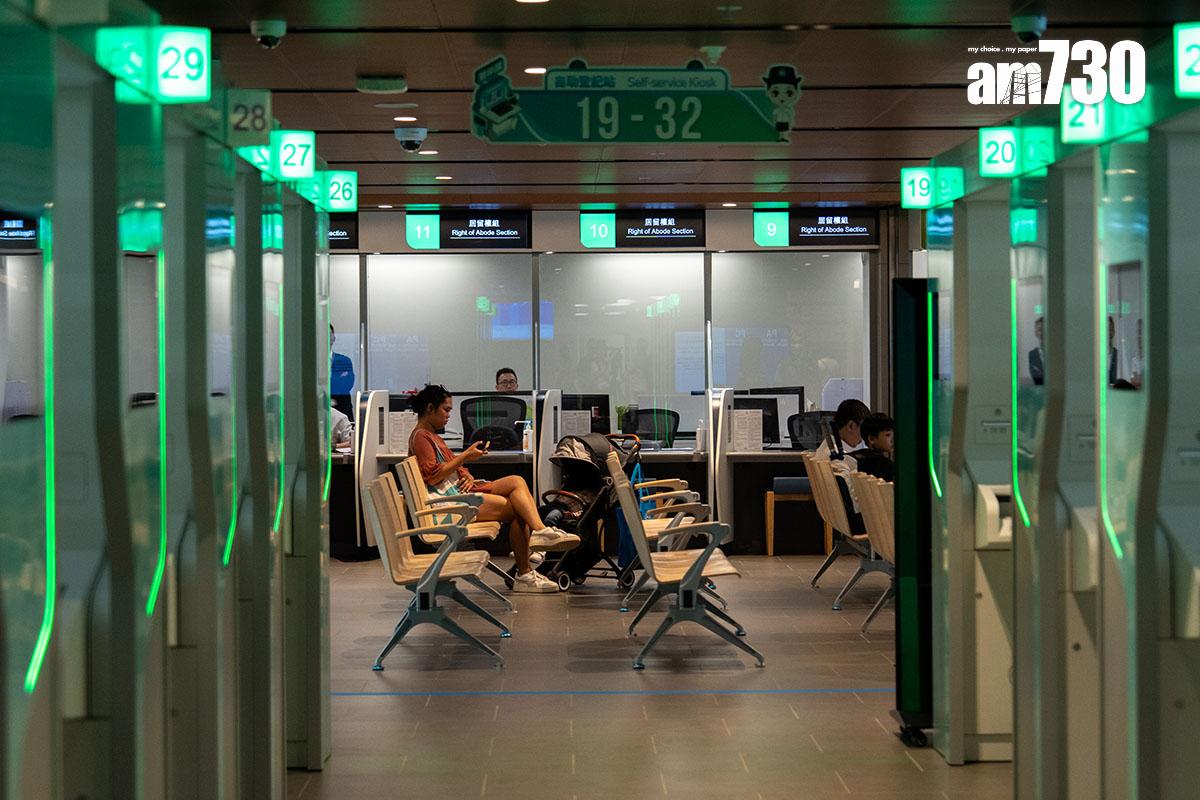 舊身份證持有人即日起,須預約到6間人事登記辦事處遞交換證申請。(資料圖片)