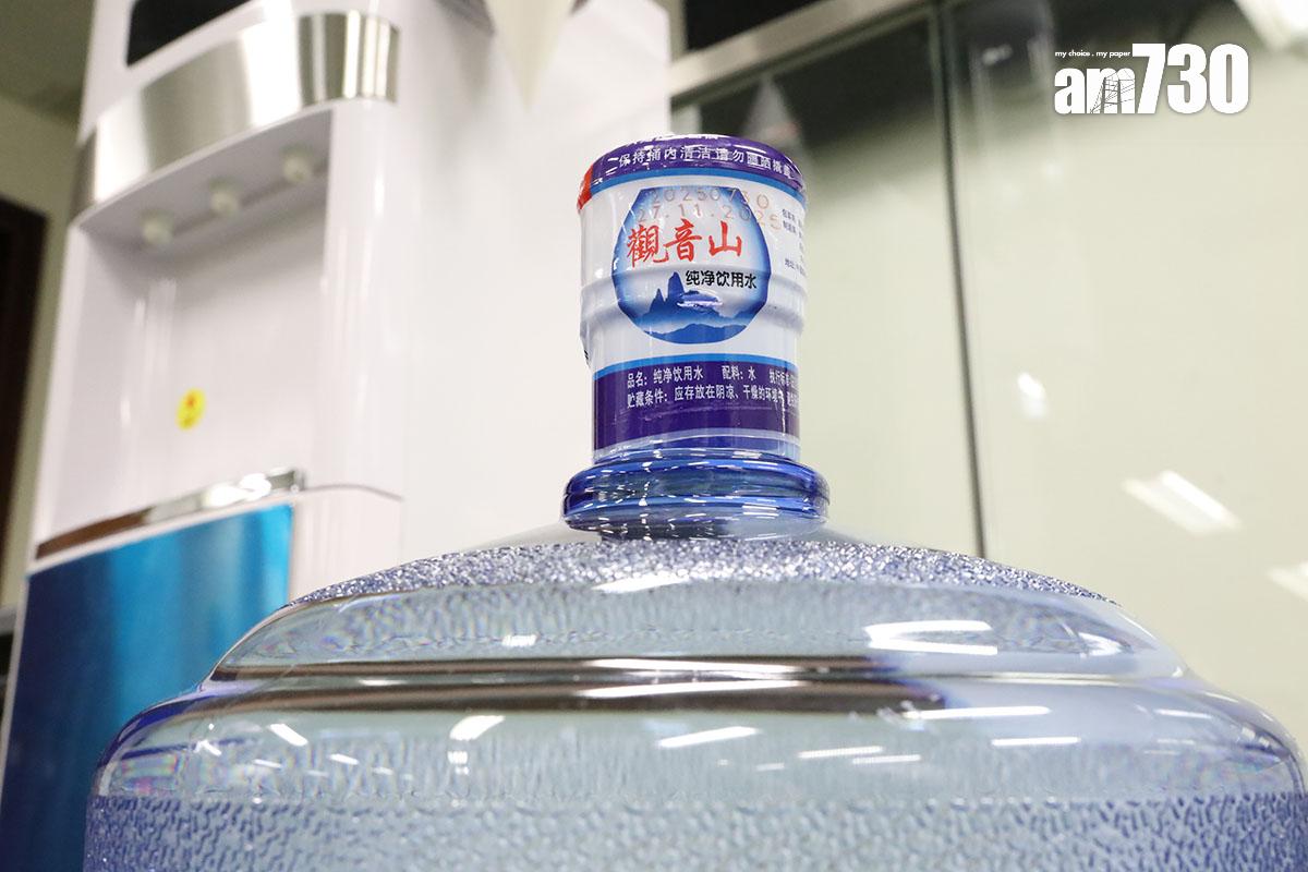 政府早前採購到冒牌飲用水。(資料圖片/鍾式明攝)